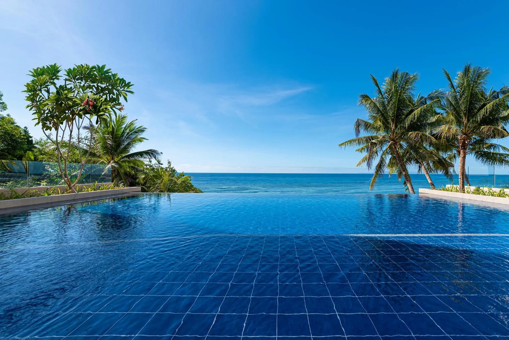 Swimming pool in Henann Premier Coast Resort
