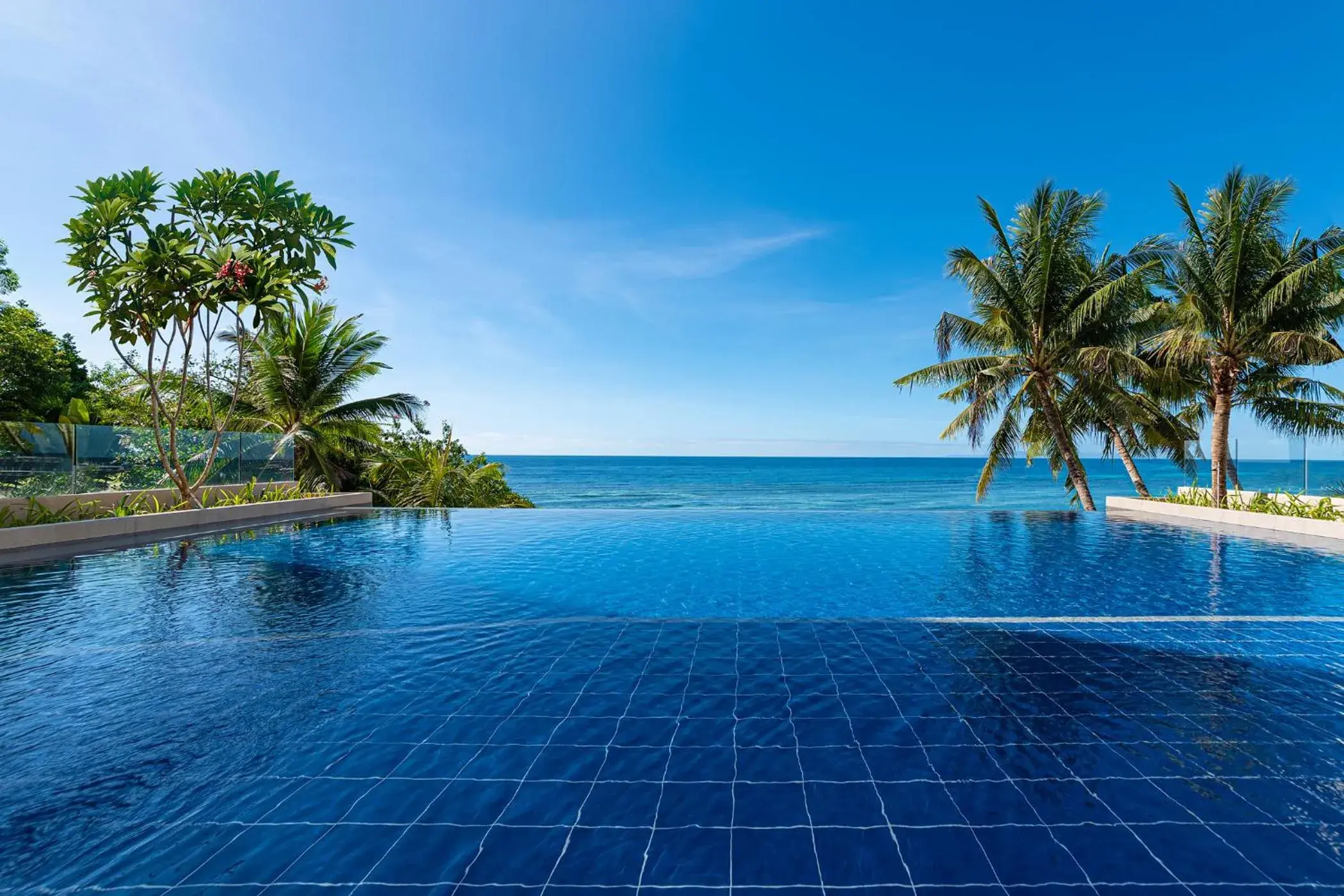 Swimming pool in Henann Premier Coast Resort Swimming pool in Henann Premier Coast Resort