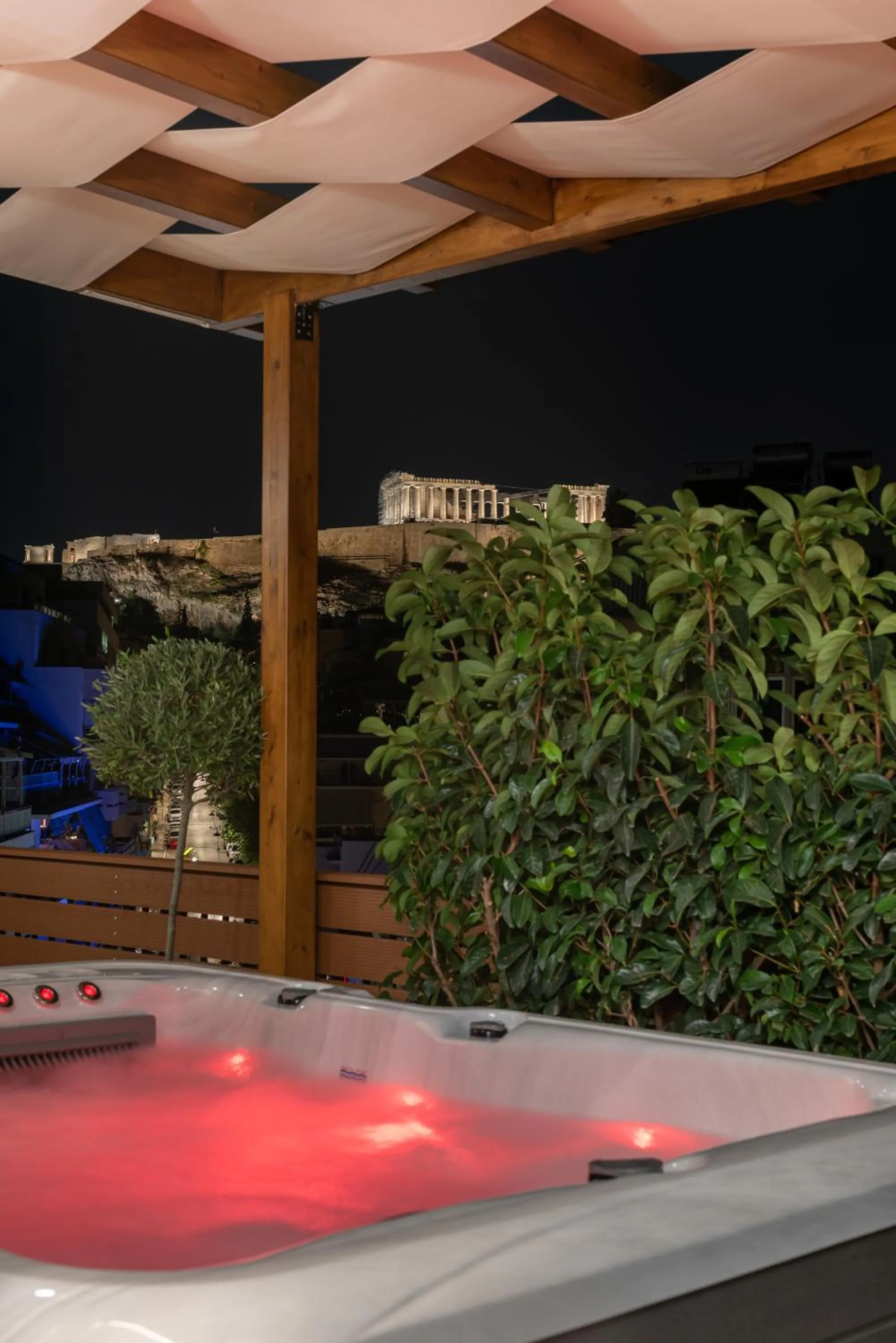 Hot Tub in Acropolis Divine Apartments