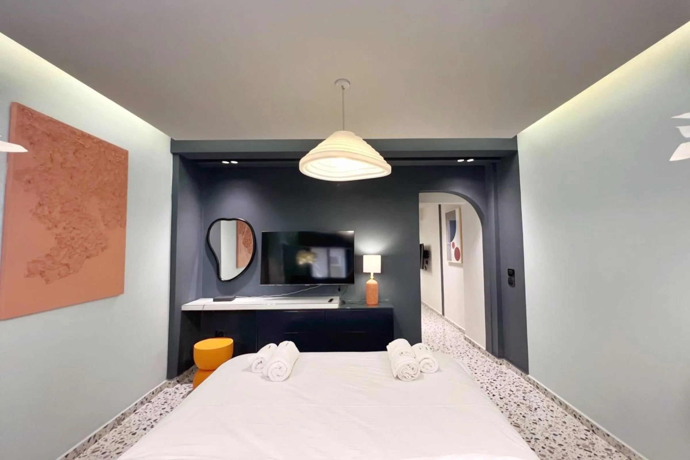 Bed in The 1 BDR Cobalt Cube 5 min to CAI Airport
