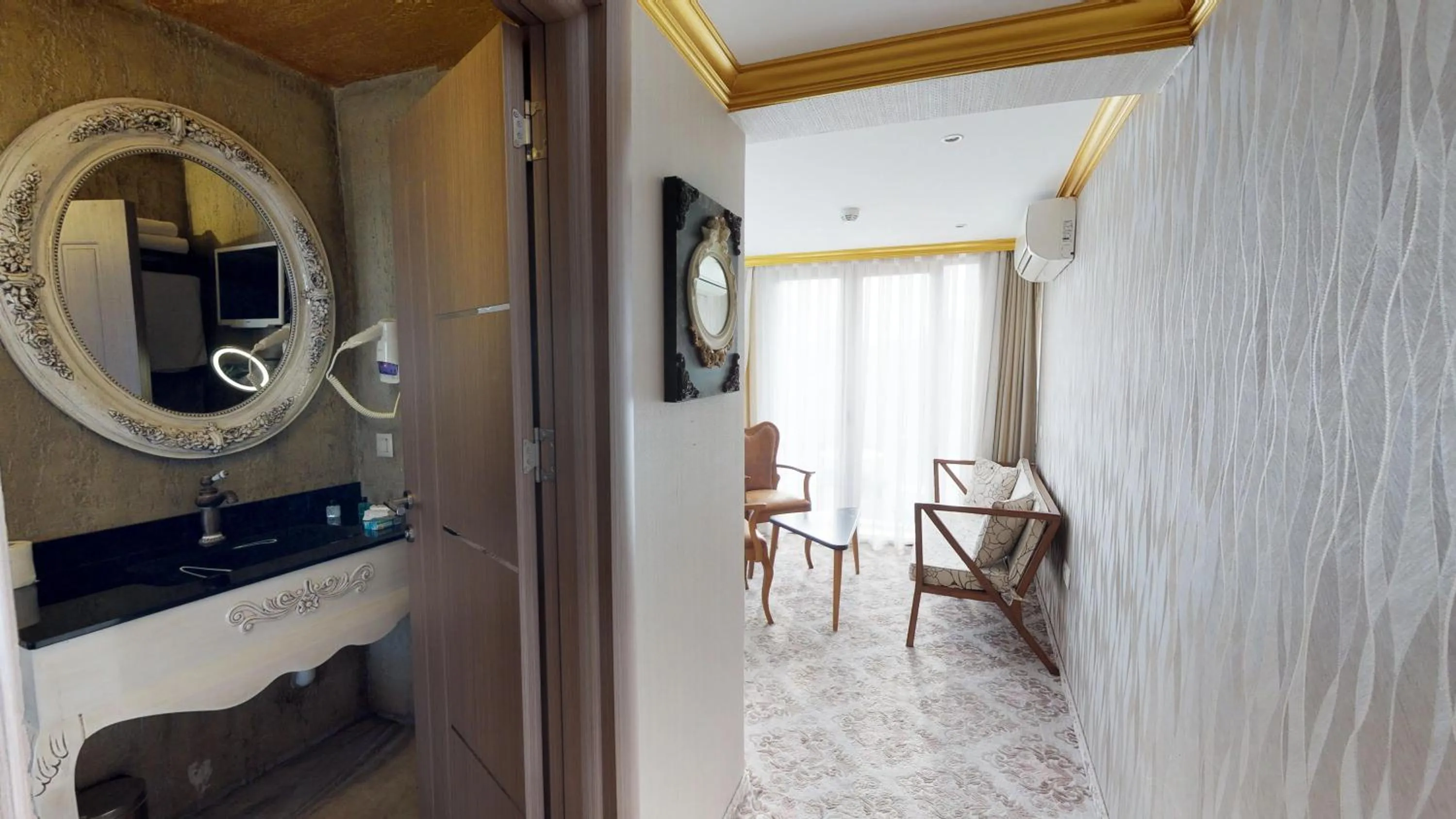 Bathroom in Patron Hotel