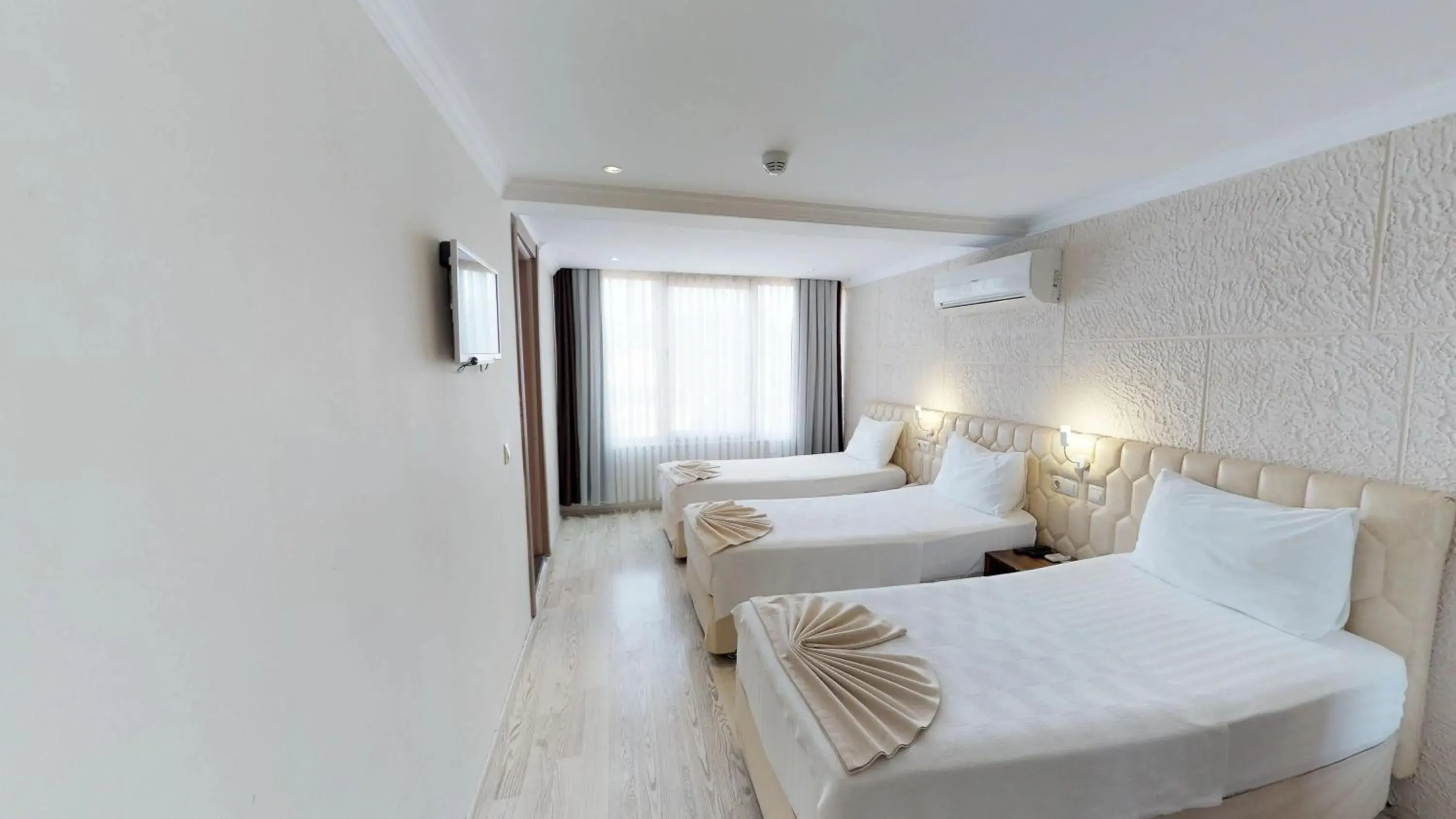 Triple Room with Garden View in Patron Hotel Triple Room with Garden View in Patron Hotel