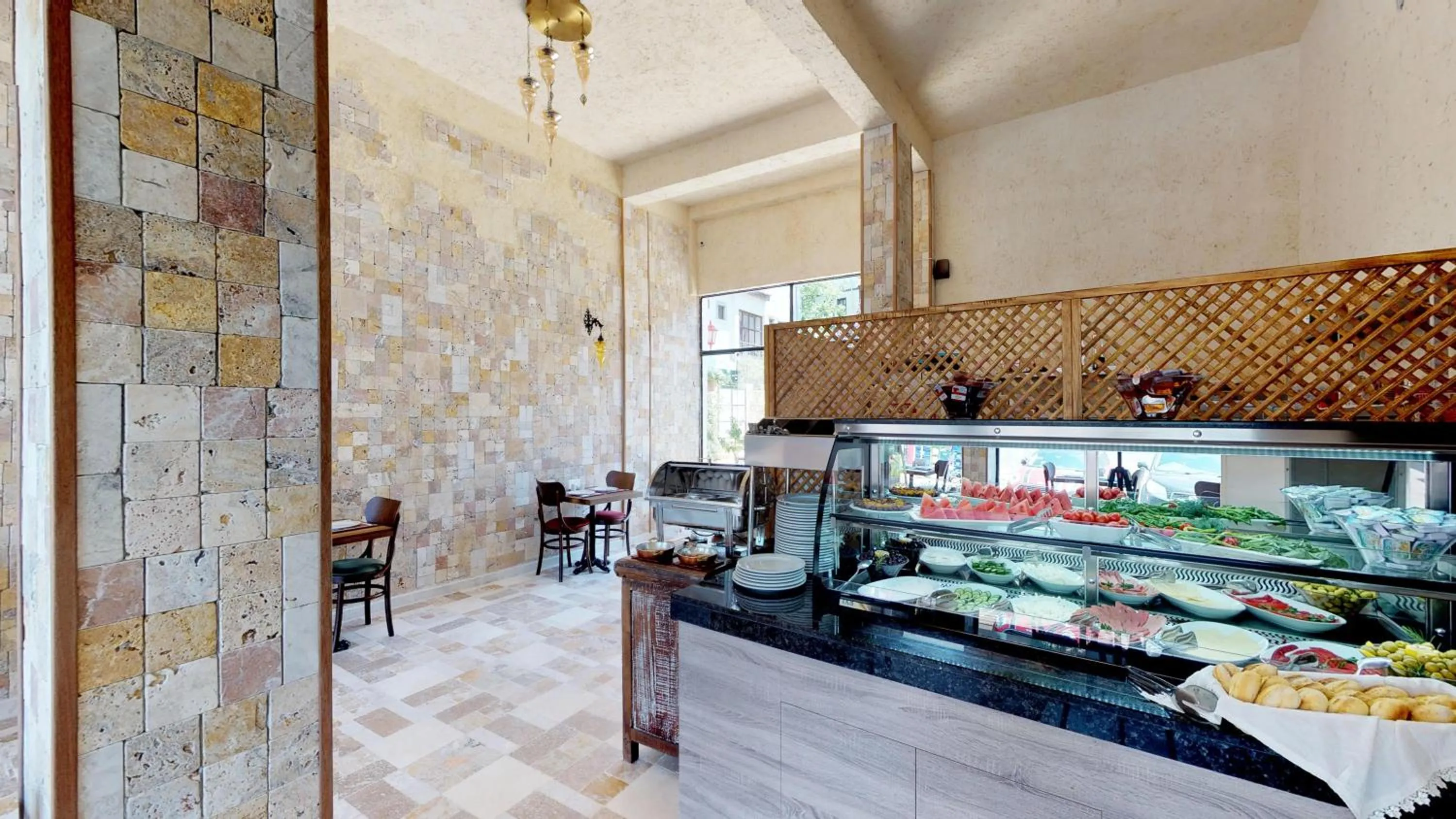 Restaurant/places to eat in Patron Hotel