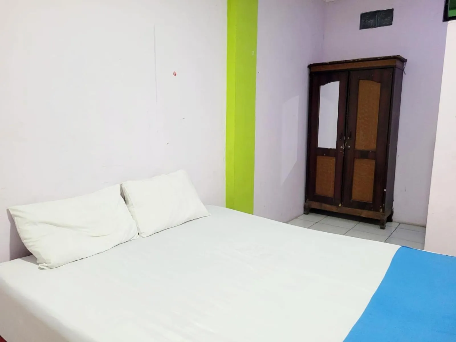 Bedroom in Wisma Gahalta by Fans