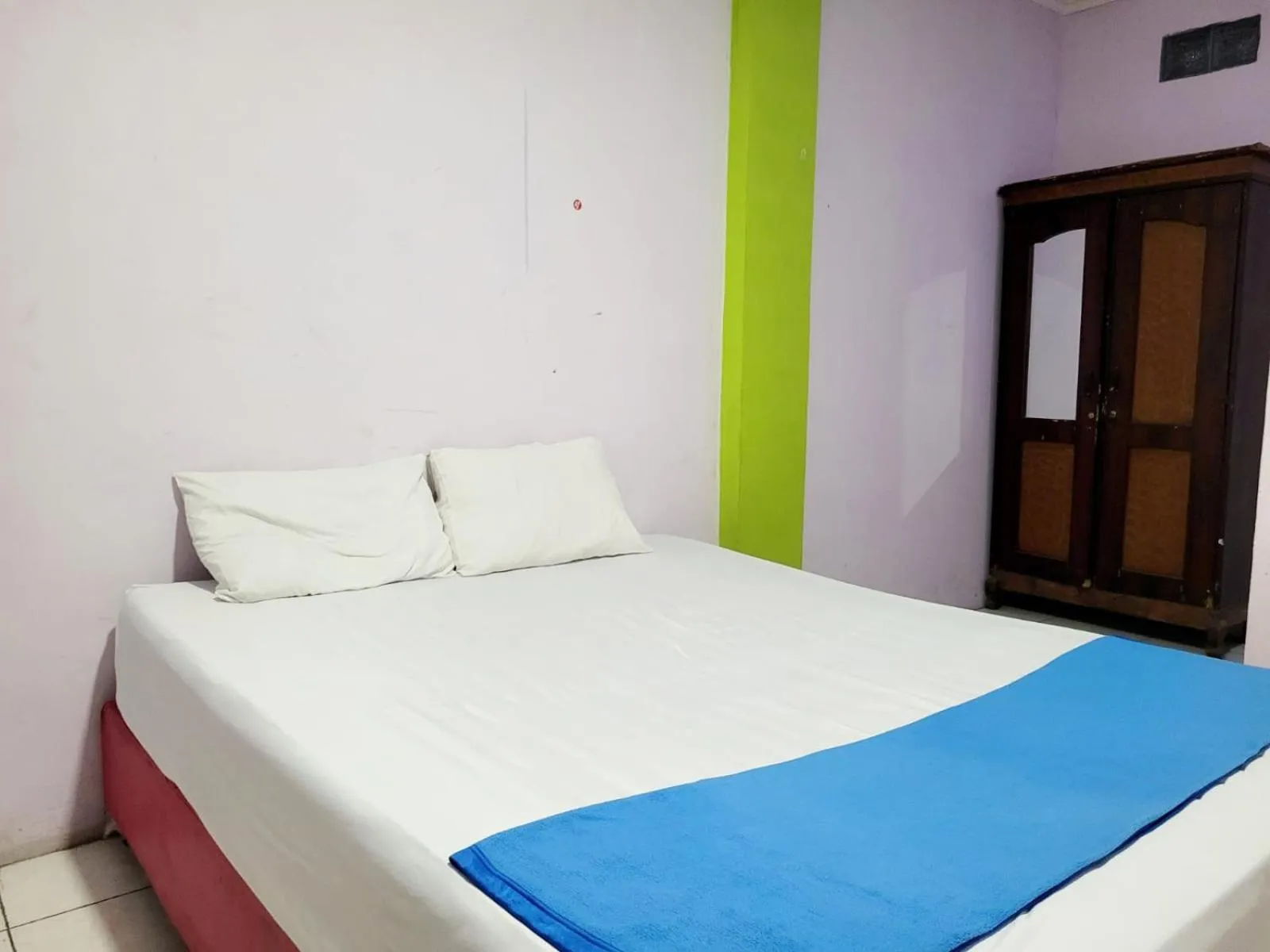 Bedroom in Wisma Gahalta by Fans