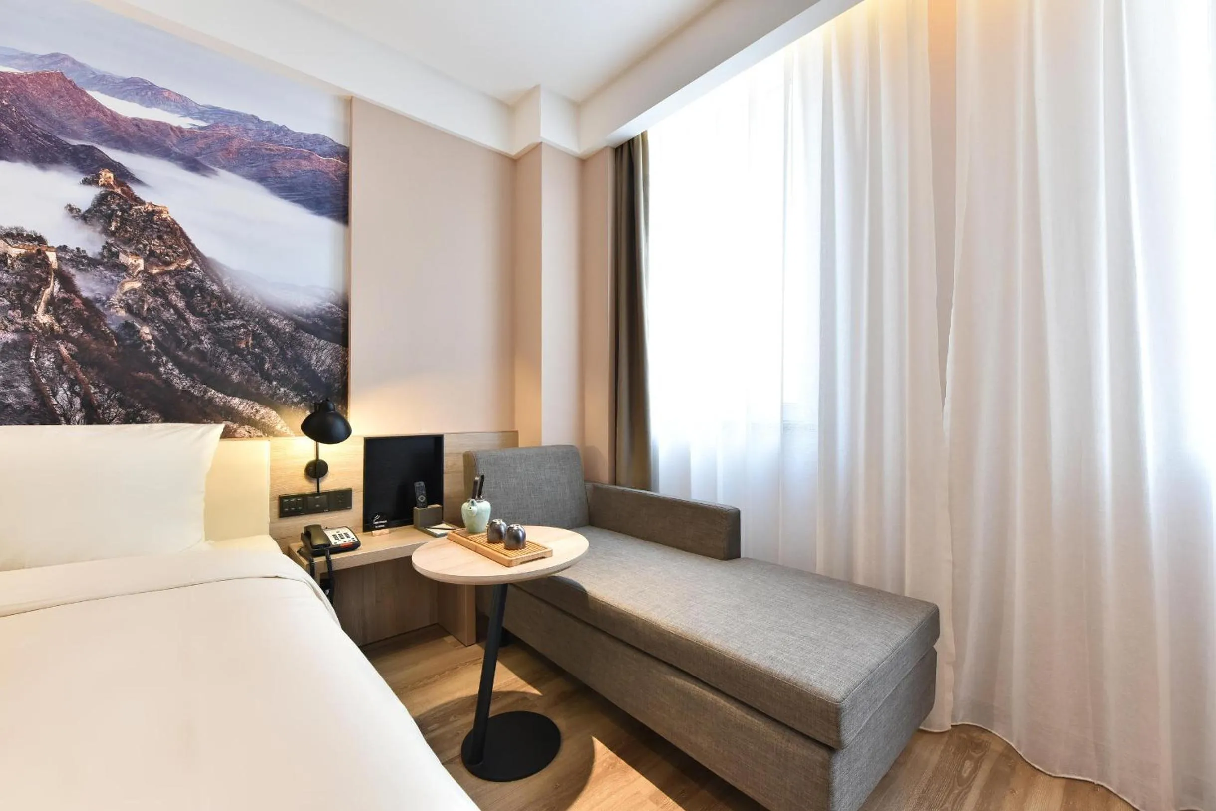 Seating area, Bed in Atour Hotel Beijing Yizhuang Mobile Silicon Valley