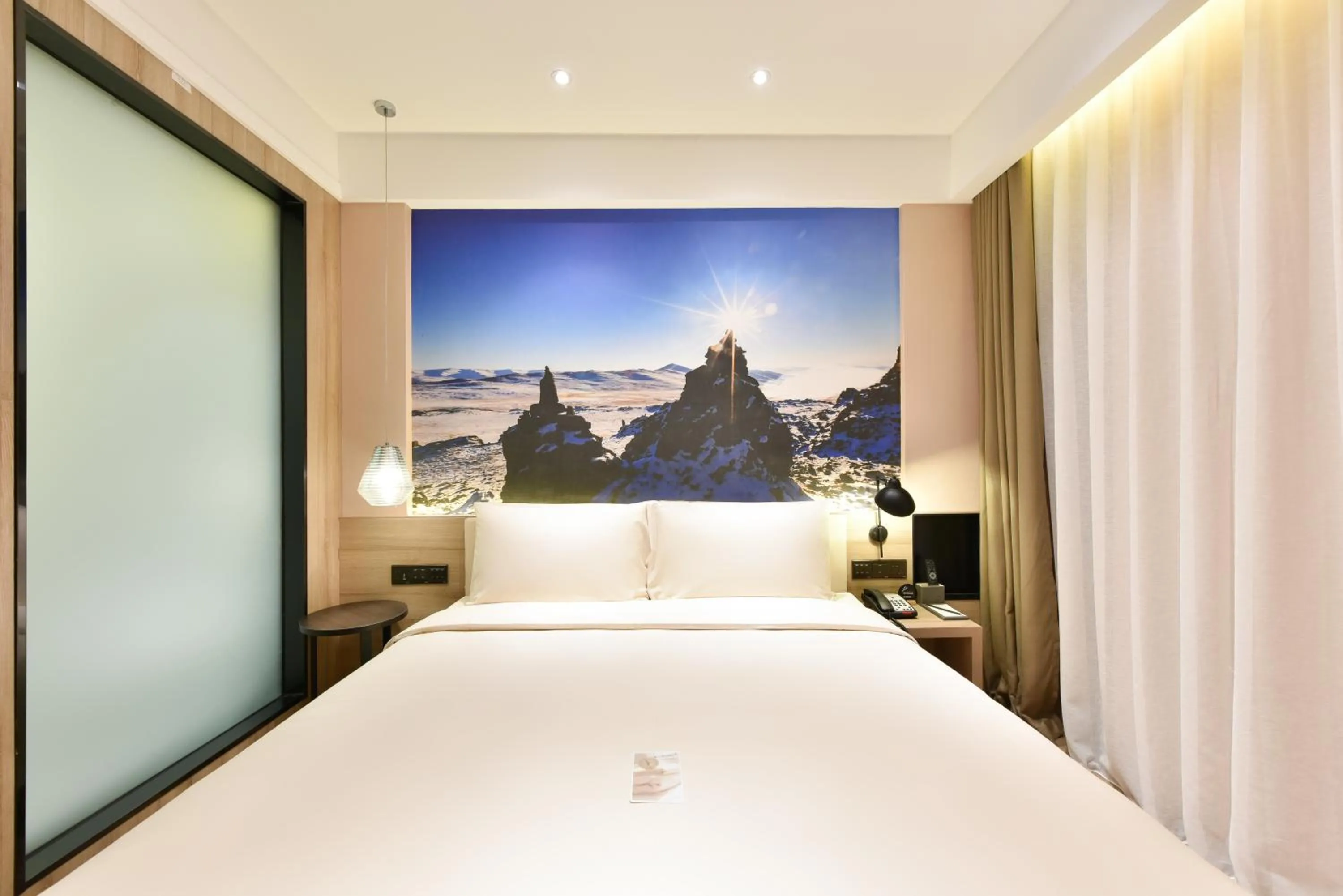 Bedroom, Bed in Atour Hotel Beijing Yizhuang Mobile Silicon Valley