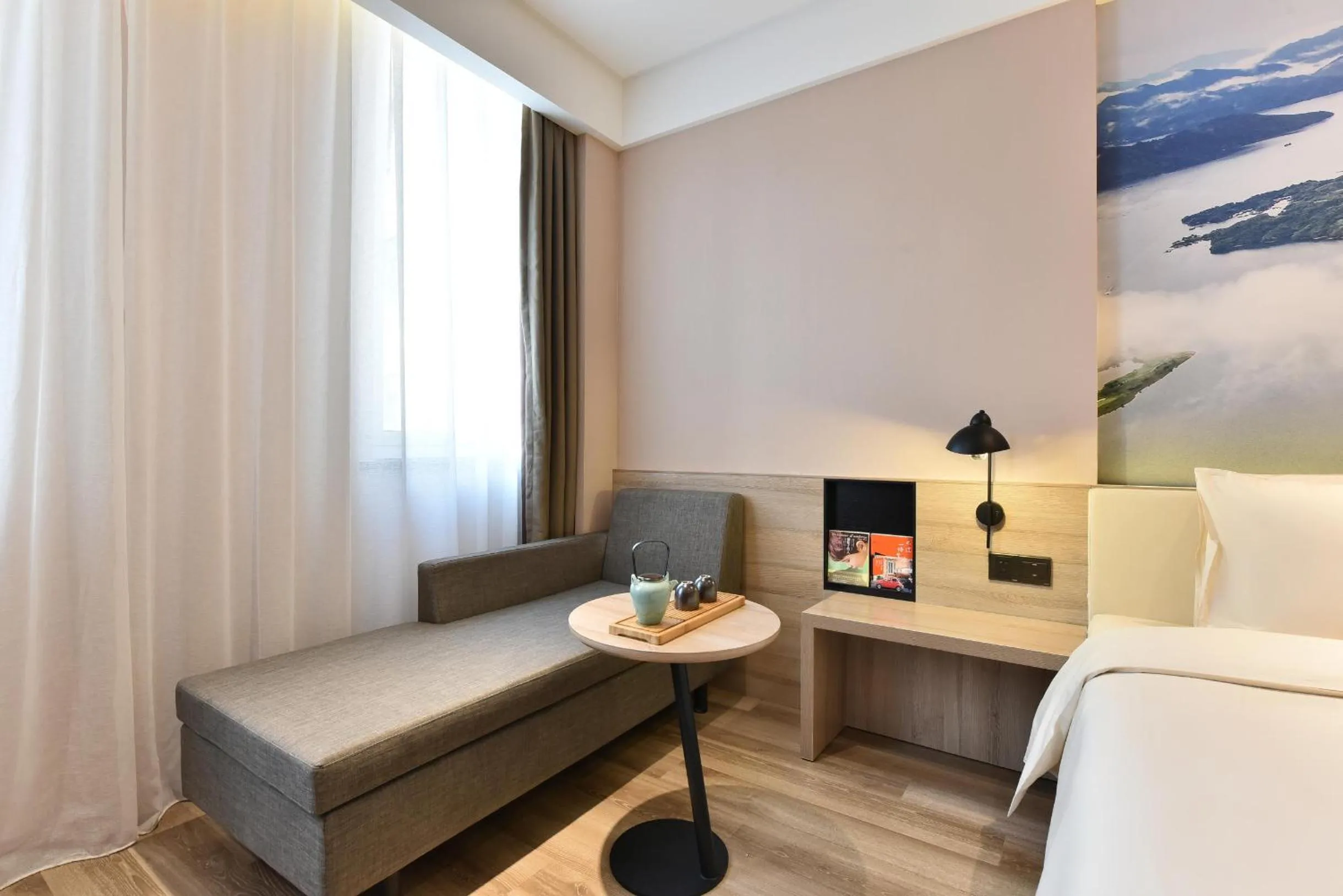 Seating area, Bed in Atour Hotel Beijing Yizhuang Mobile Silicon Valley