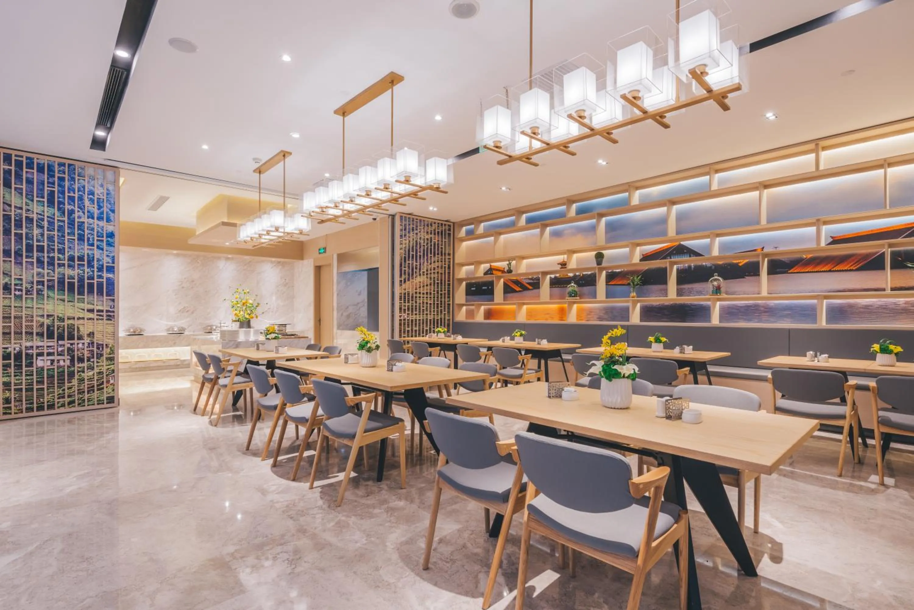 Restaurant/places to eat in Atour Hotel Shanghai Wujiaochang Dabaishu