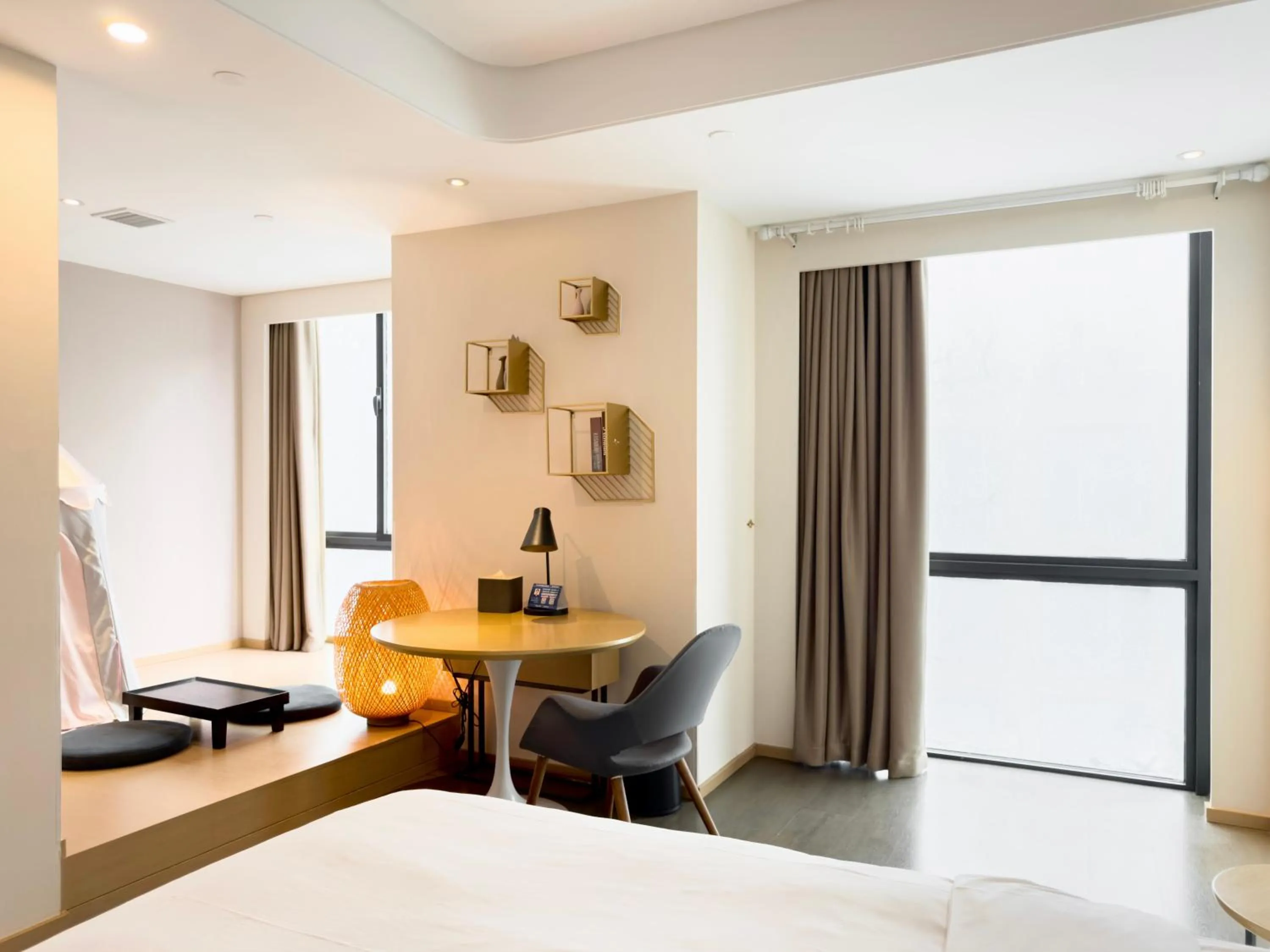 Seating area in Atour Hotel Shanghai Hongqiao International Exhibition Linkong Park