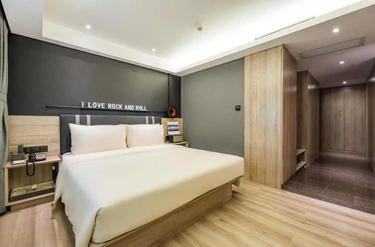 Bed in Atour Music Hotel Hangzhou West Lake