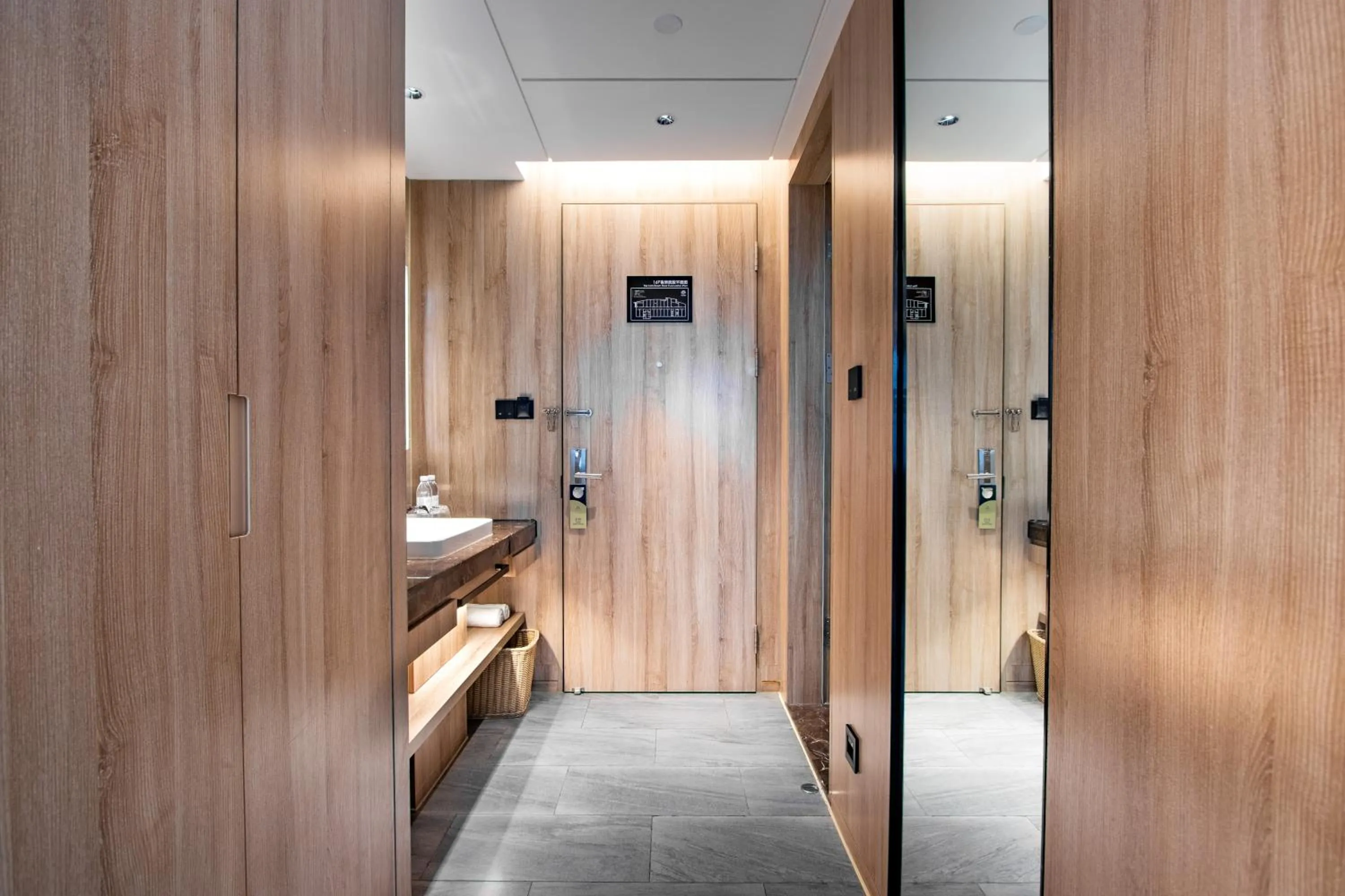 Photo of the whole room in Atour Hotel Hangzhou Xiaoshan Peoples Square