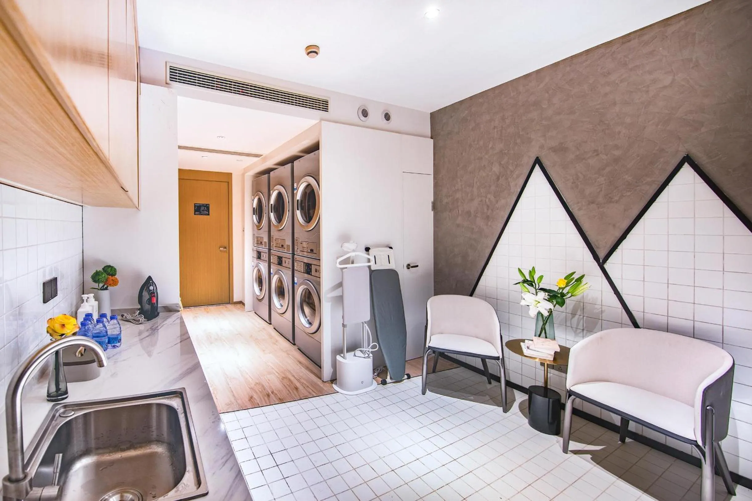 Bed in Atour Hotel Hangzhou Wulin Plaza Baochu Road