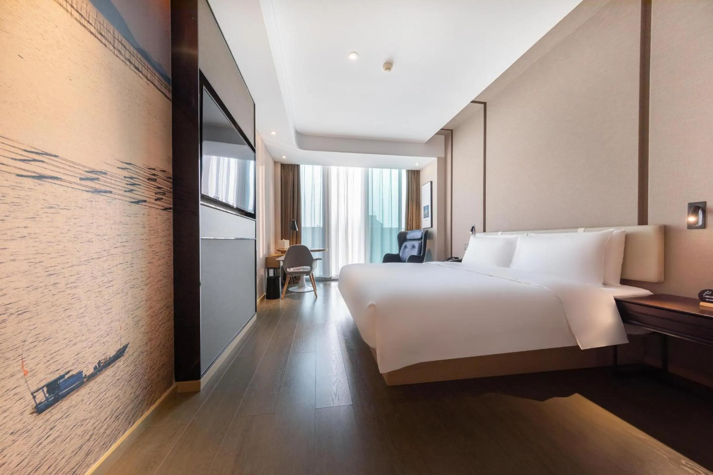 Bed in Atour Hotel Ningbo Sanjiangkou Bund Book City