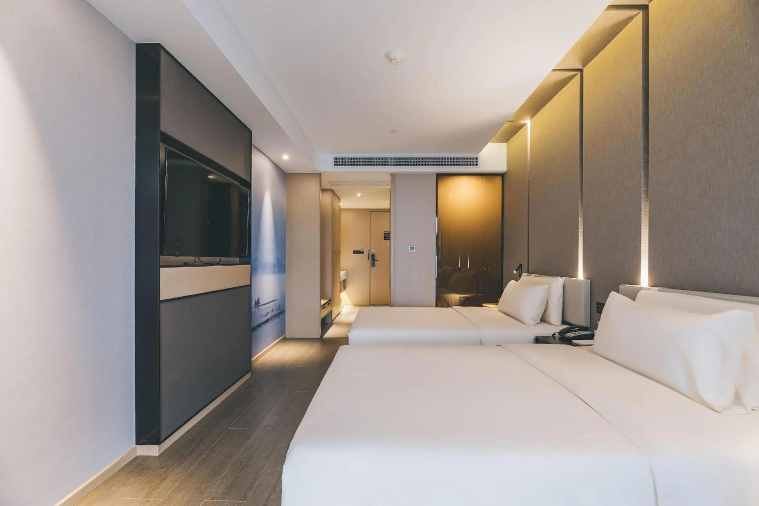 Bed in Atour Hotel Ningbo Sanjiangkou Bund Book City