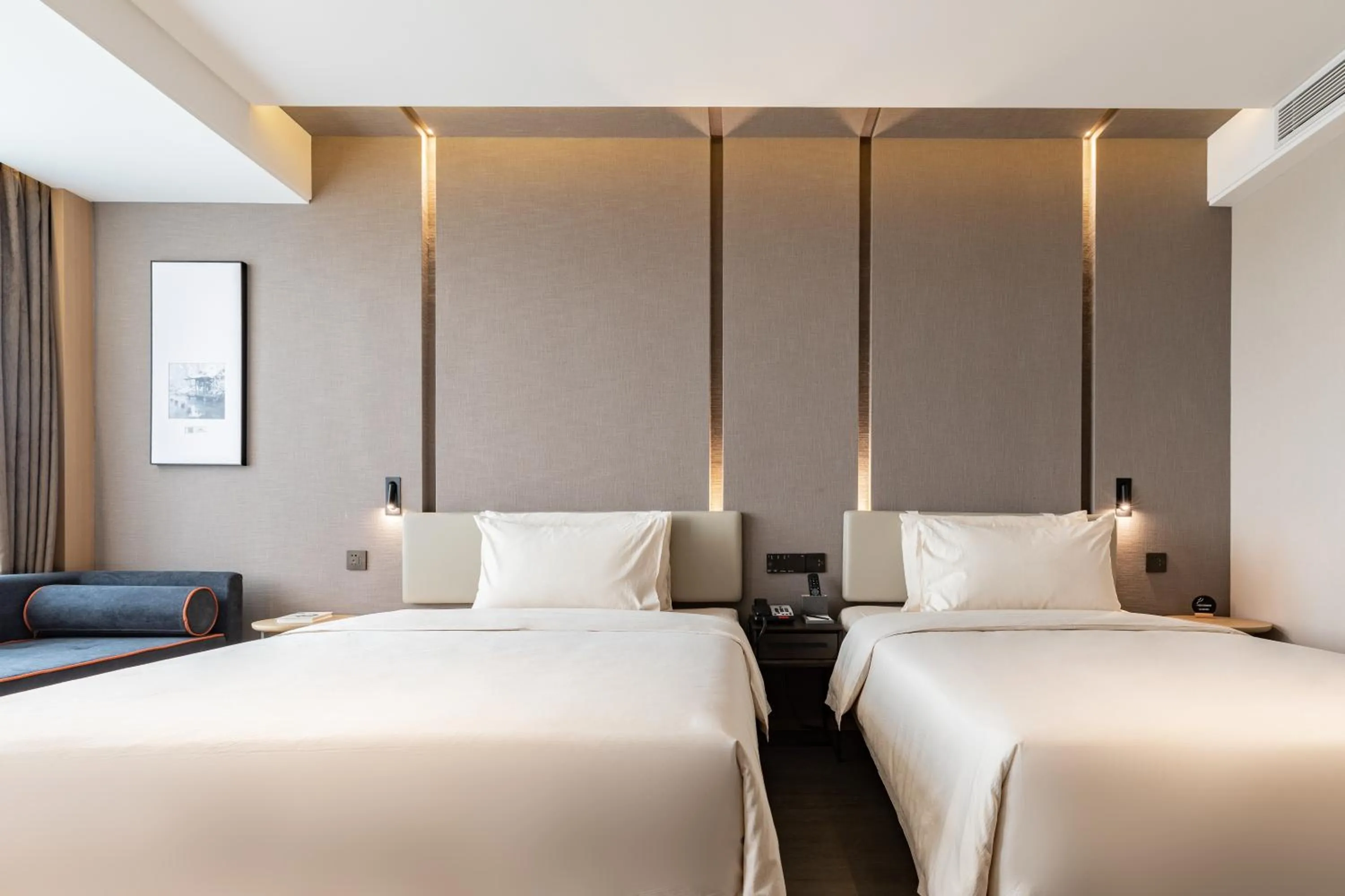 Photo of the whole room, Bed in Atour Hotel Jinan Grand View Garden