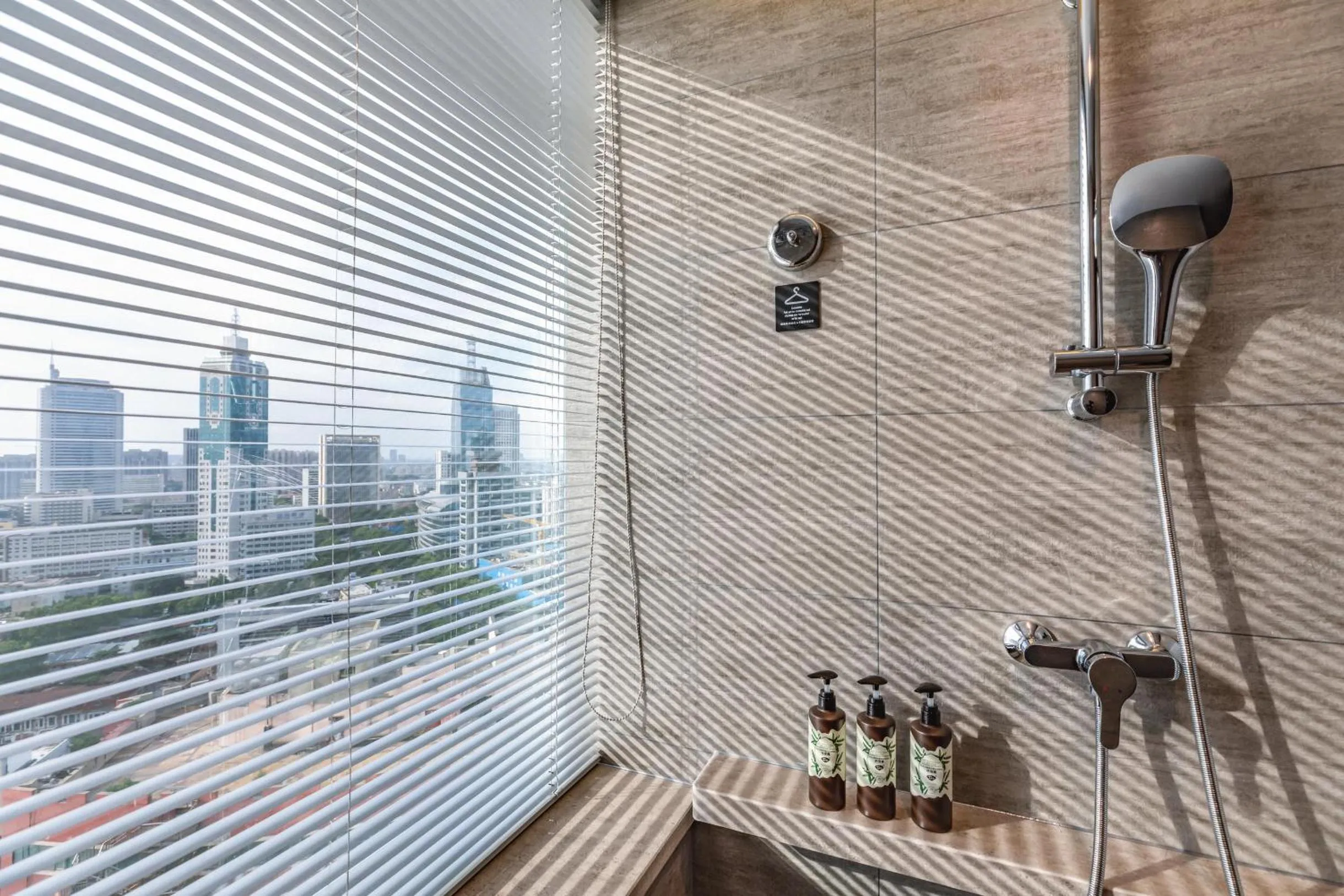 Shower in Atour Hotel Jinan Grand View Garden