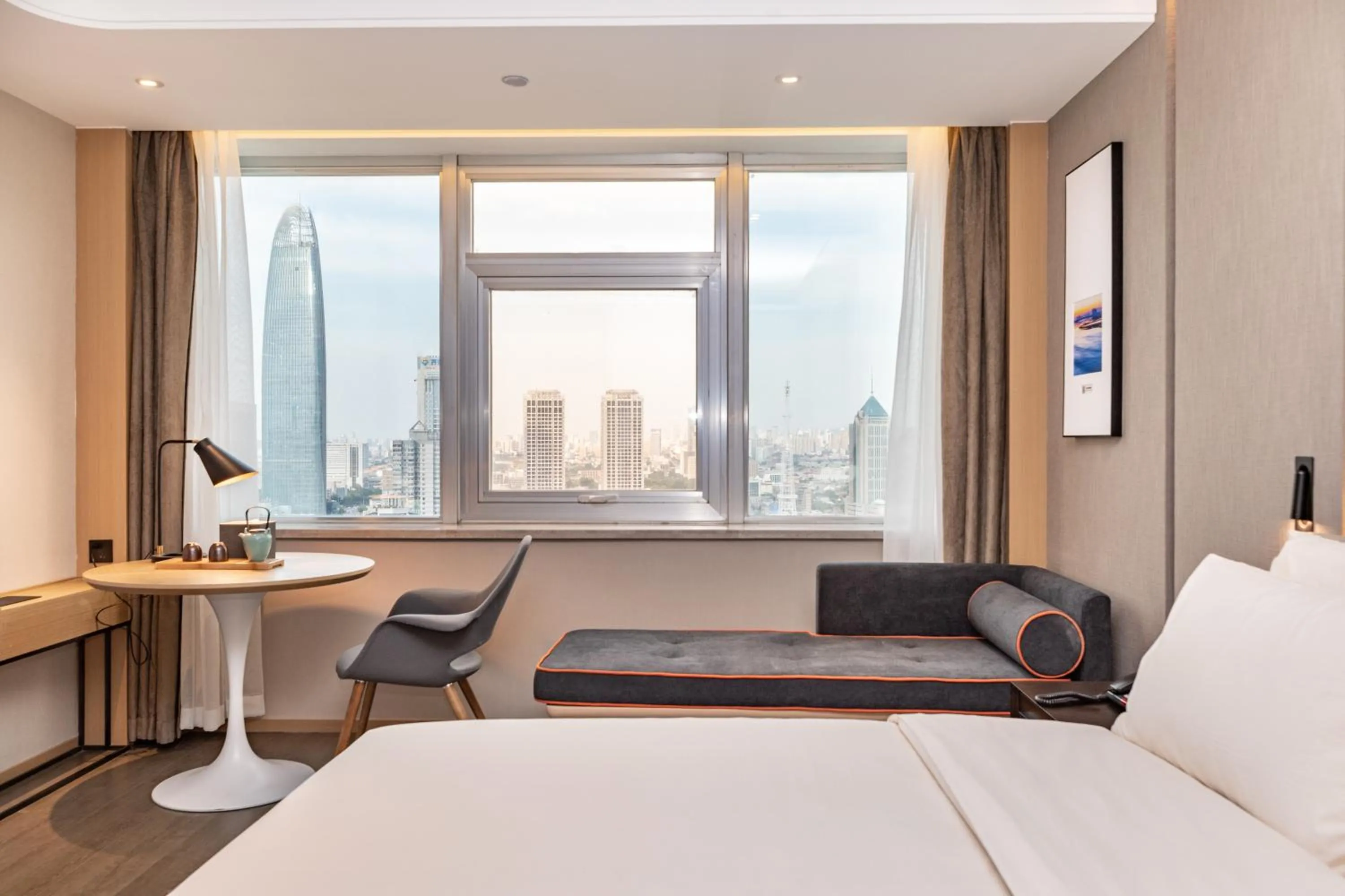 Seating area, Bed in Atour Hotel Jinan Grand View Garden