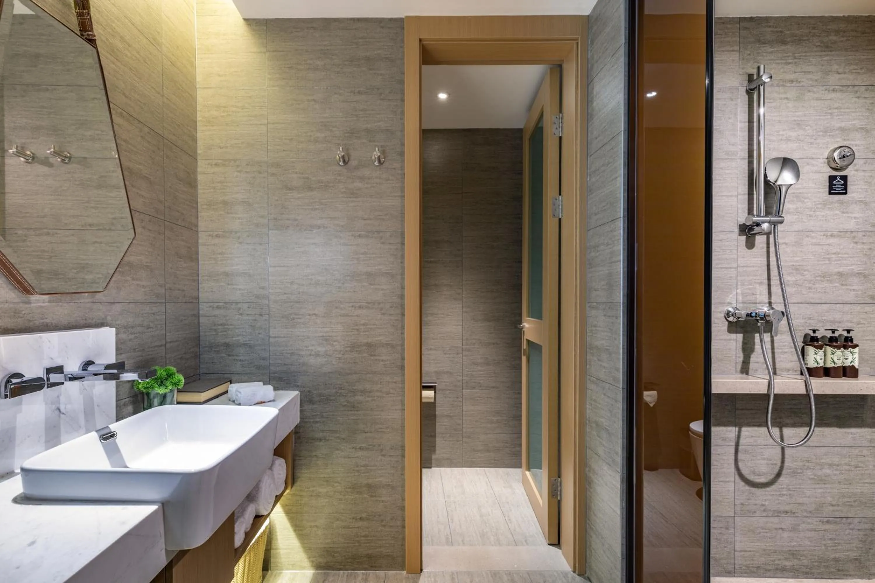 Shower in Atour Hotel Jinan Grand View Garden