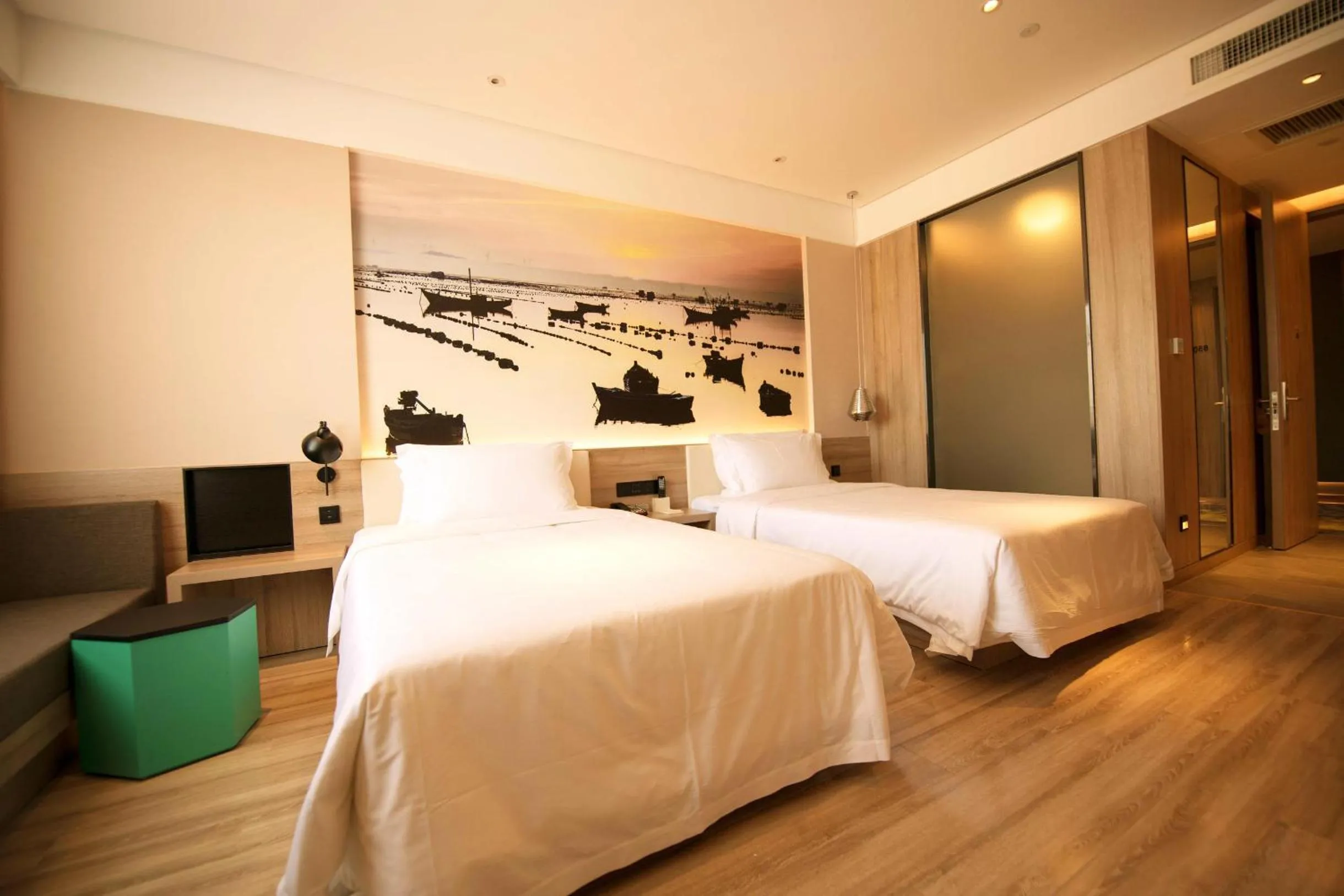 Bed in Atour Hotel Yantai South Station Yingchun Street