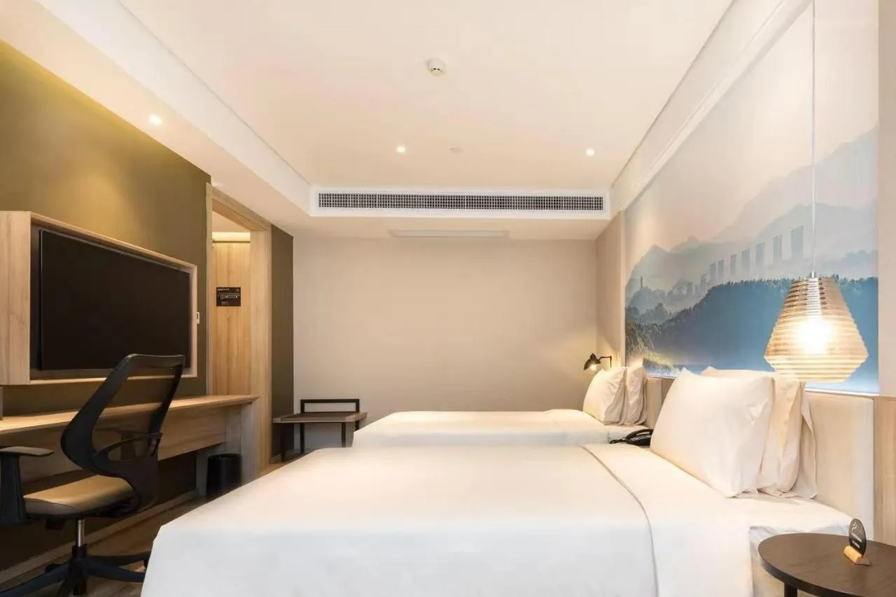 Photo of the whole room, Bed in Atour Hotel Guangzhou Huadu Square