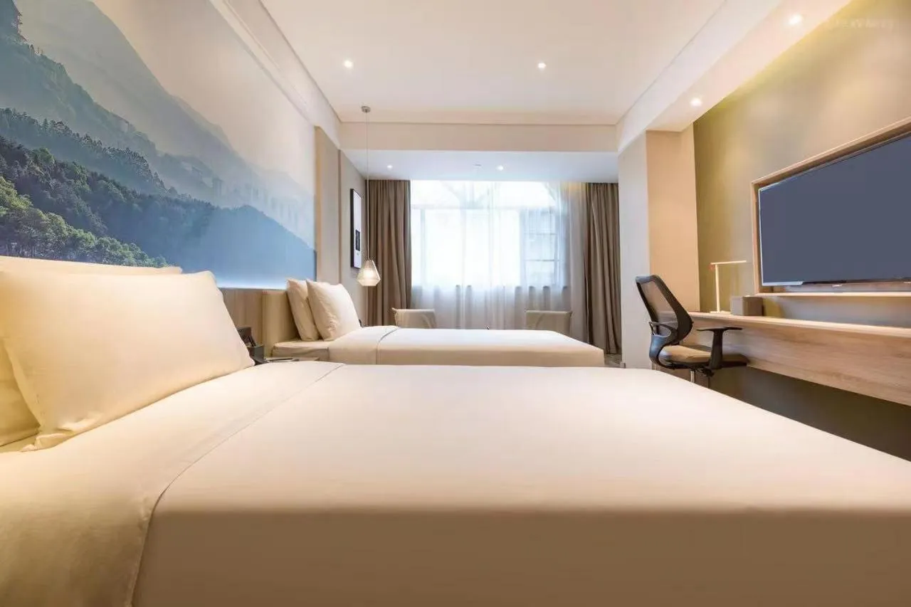 Photo of the whole room, Bed in Atour Hotel Guangzhou Huadu Square