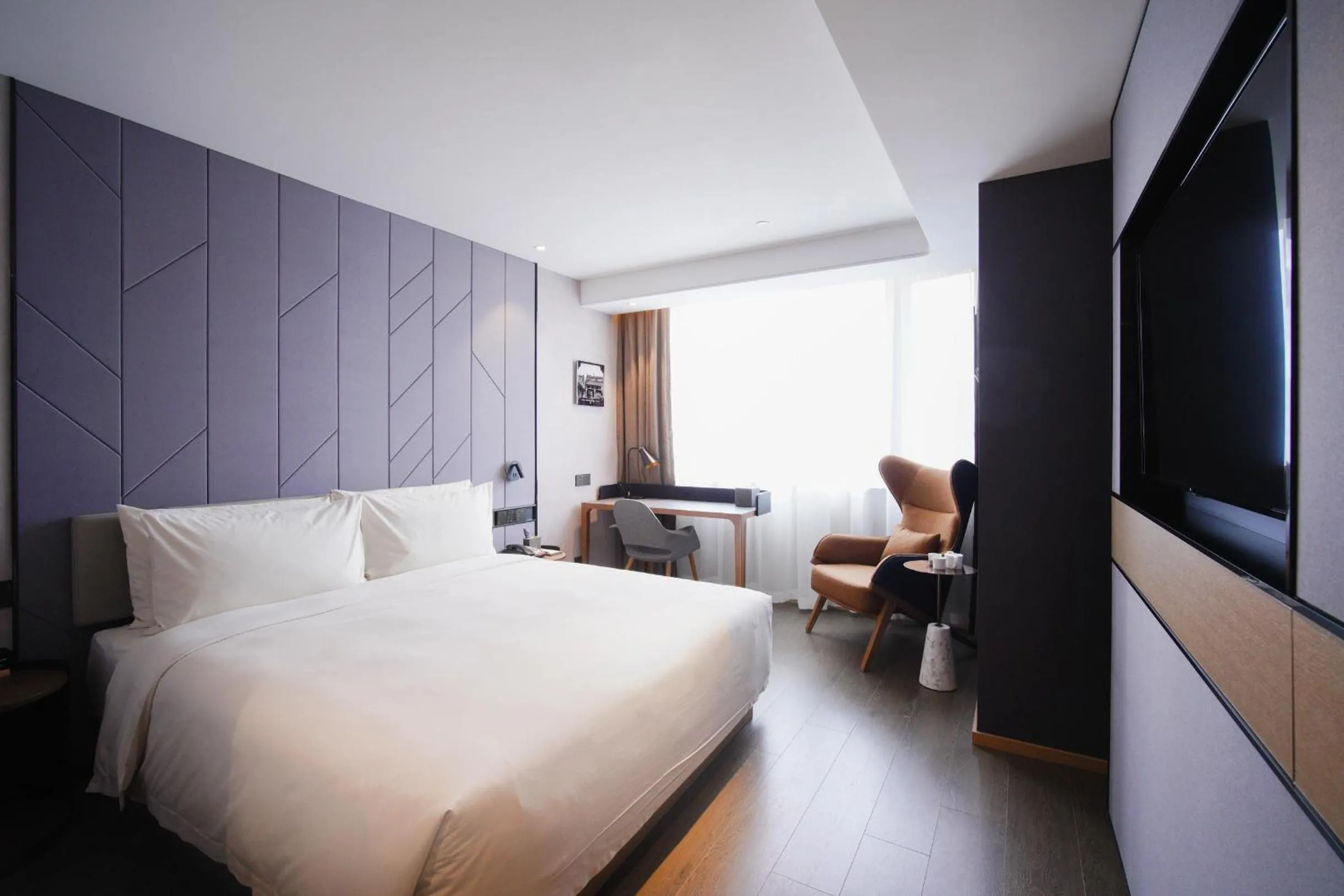 Bed in Atour Hotel Gangding Metro Station Taikoo Hui Tianhe Guangzhou