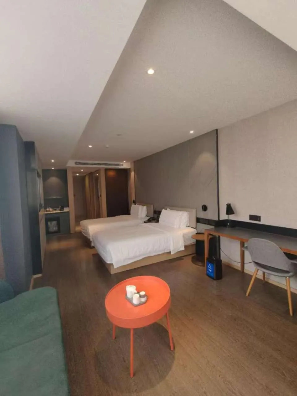 Photo of the whole room, Bed in Atour Hotel Gangding Metro Station Taikoo Hui Tianhe Guangzhou