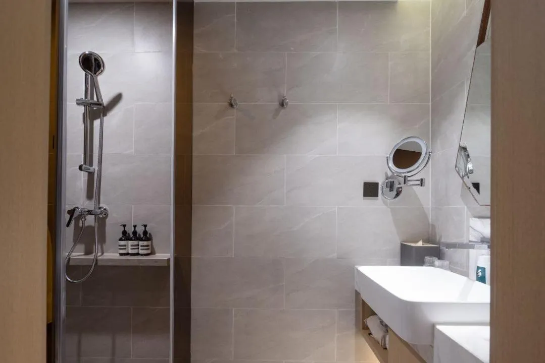 Bathroom in Atour Hotel Gangding Metro Station Taikoo Hui Tianhe Guangzhou