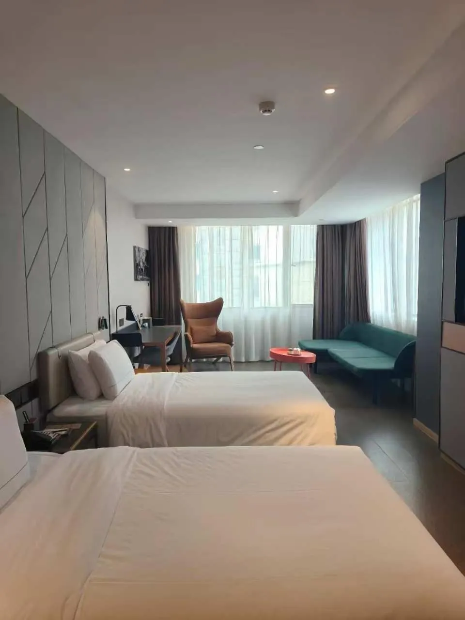 Photo of the whole room, Bed in Atour Hotel Gangding Metro Station Taikoo Hui Tianhe Guangzhou