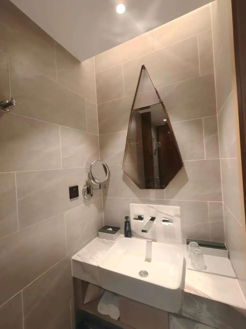 Bathroom in Atour Hotel Gangding Metro Station Taikoo Hui Tianhe Guangzhou