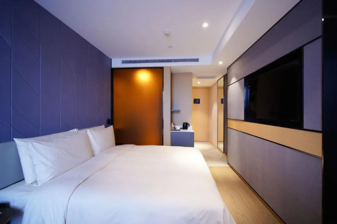 Bed in Atour Hotel Gangding Metro Station Taikoo Hui Tianhe Guangzhou