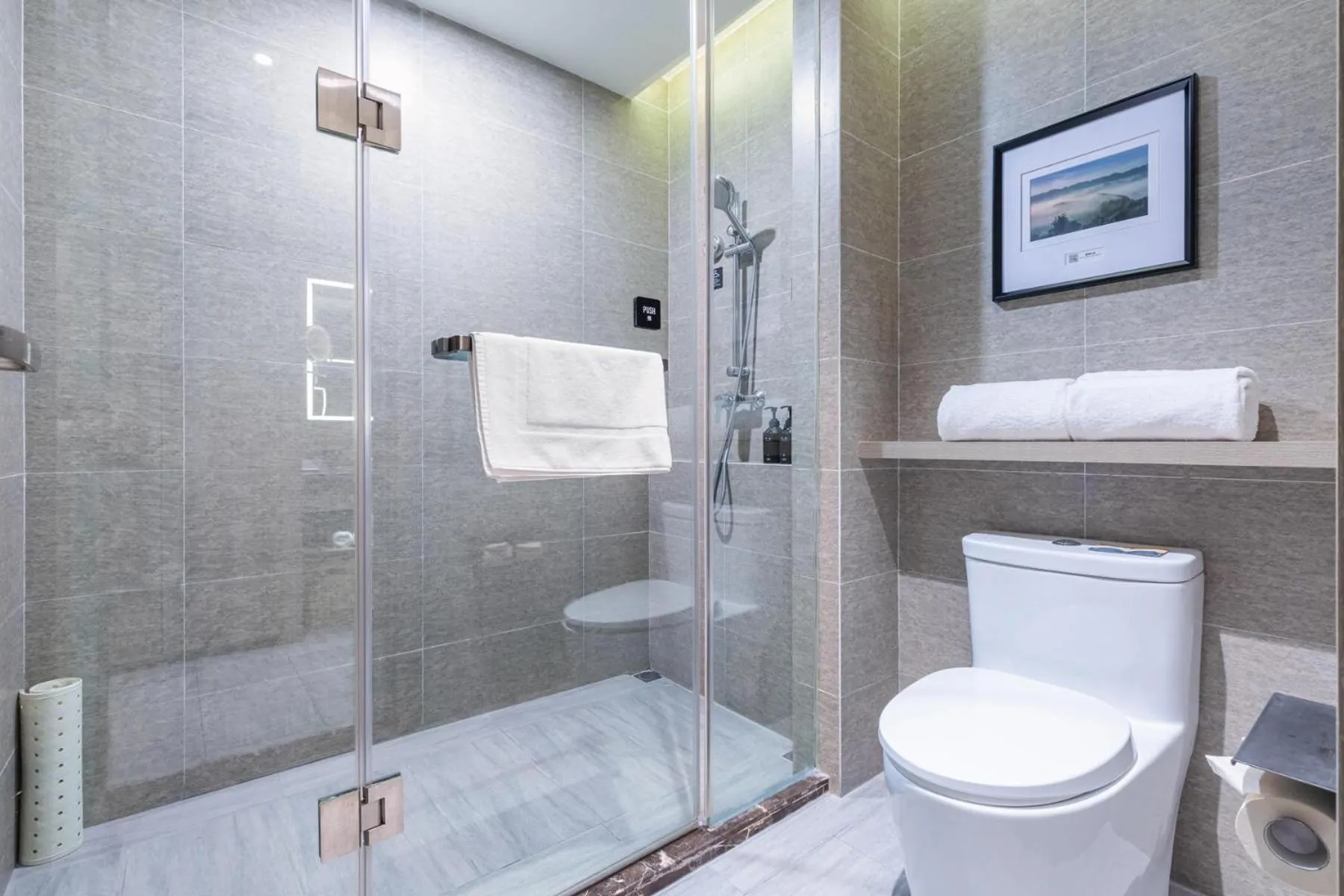 Atour Hotel Chongqing Liziba Lianglukou Subway Station