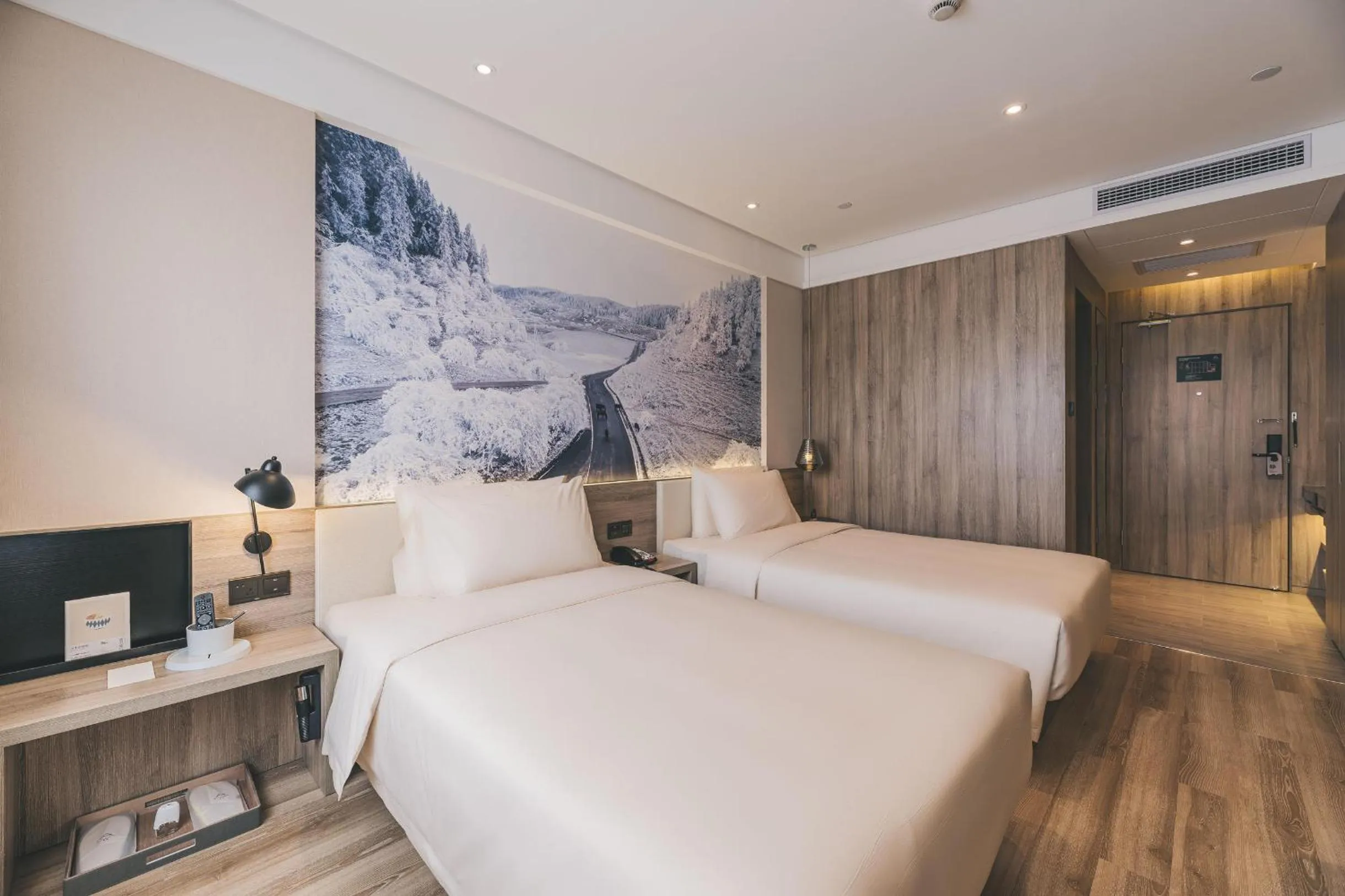 Atour Hotel Chongqing Liziba Lianglukou Subway Station