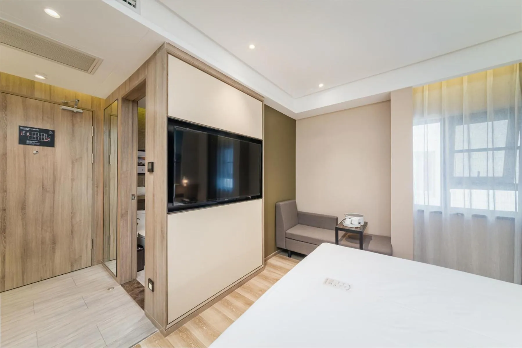 Atour Hotel Chongqing Liziba Lianglukou Subway Station