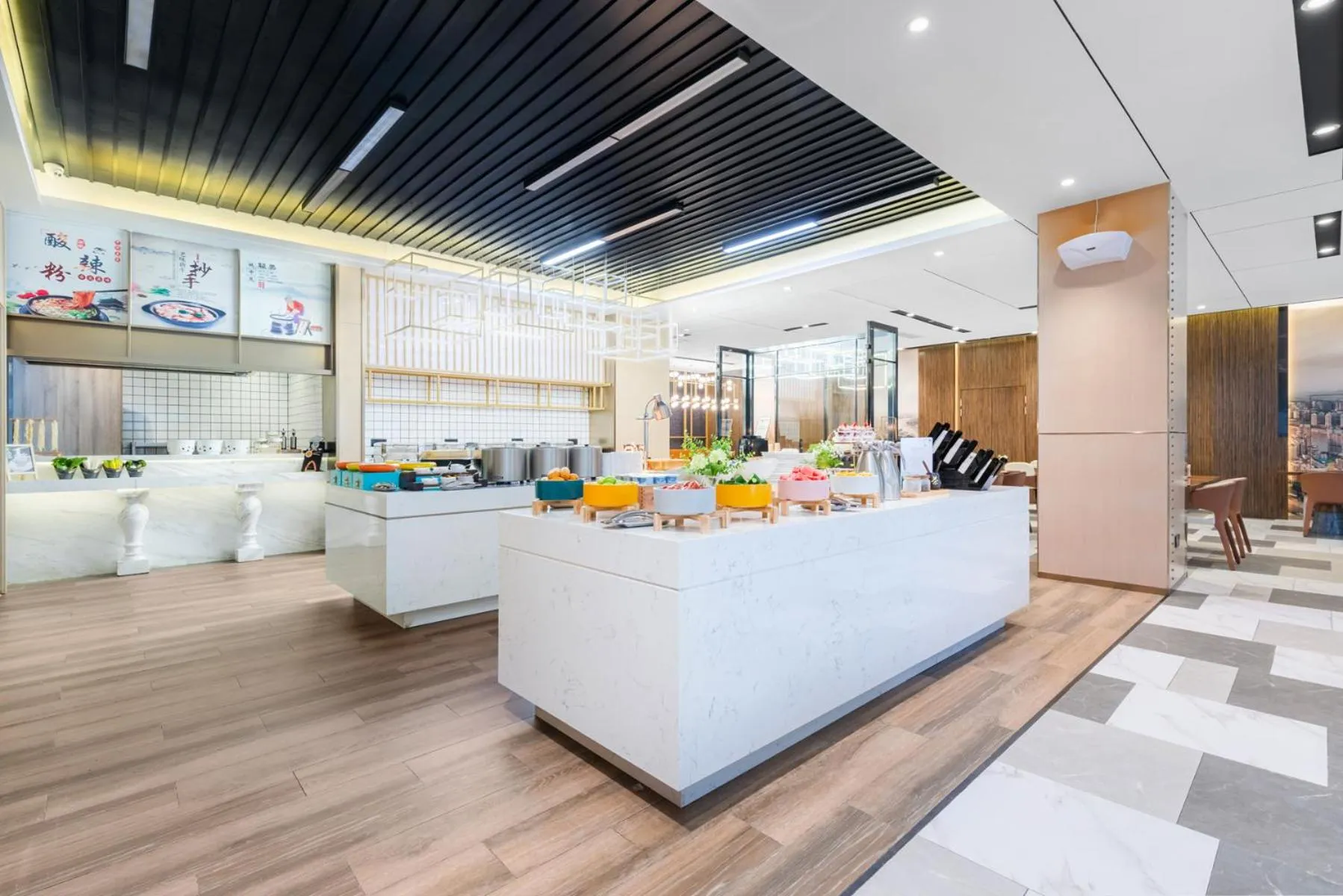 Restaurant/places to eat in Atour Hotel Chongqing Liziba Lianglukou Subway Station