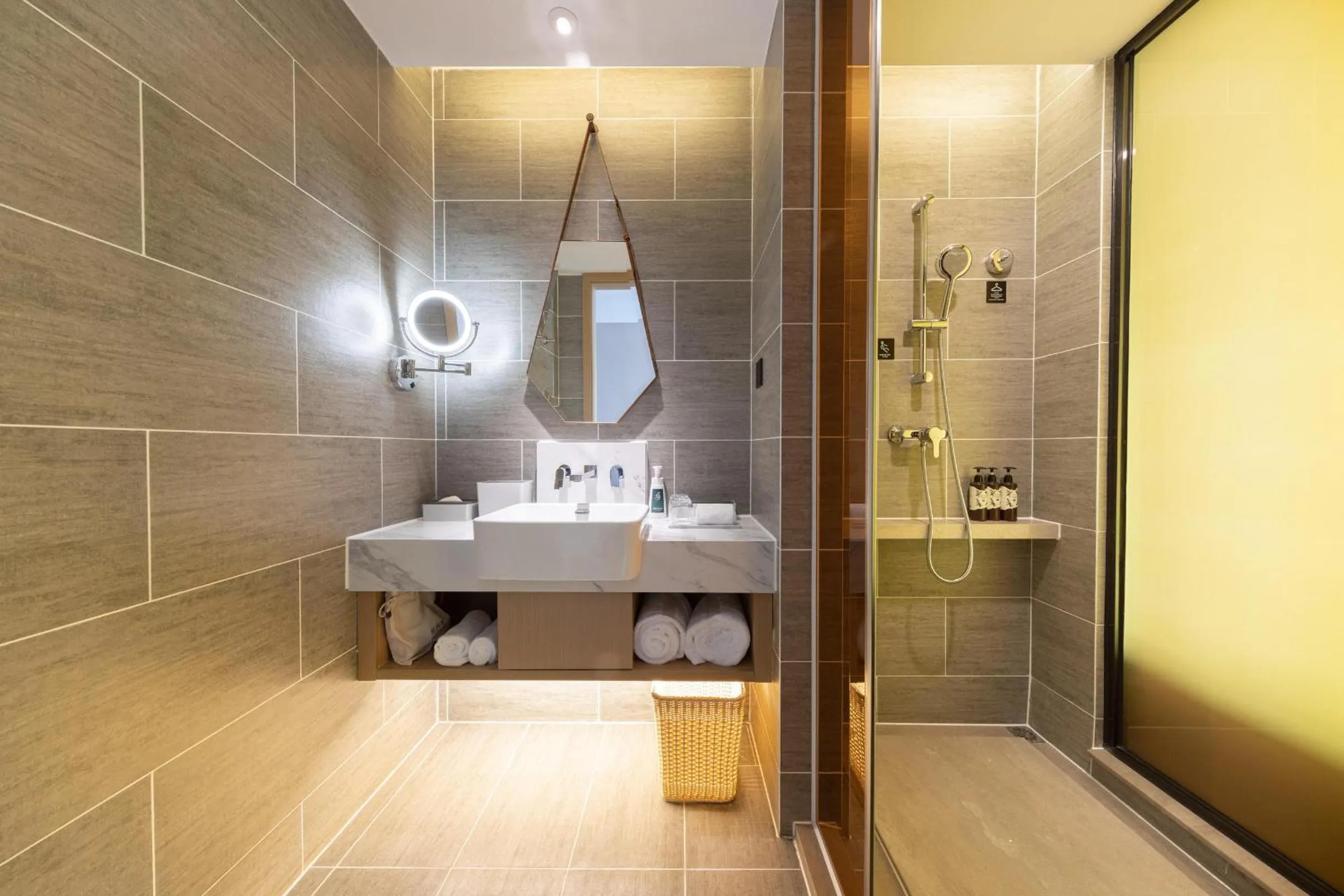 Atour Hotel Guiyang Guanshan Lake Park