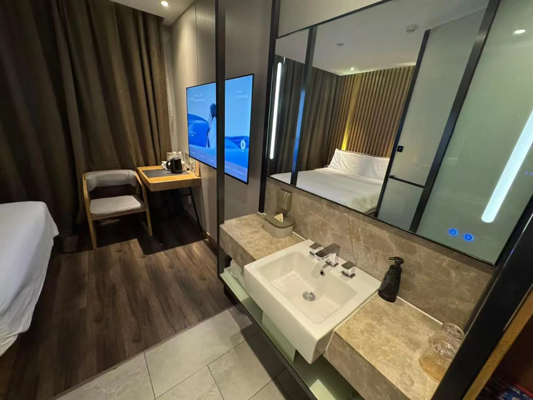 Photo of the whole room, Bed in Atour X Hotel Beijing Sanlitun Agricultural Exhibition Hall