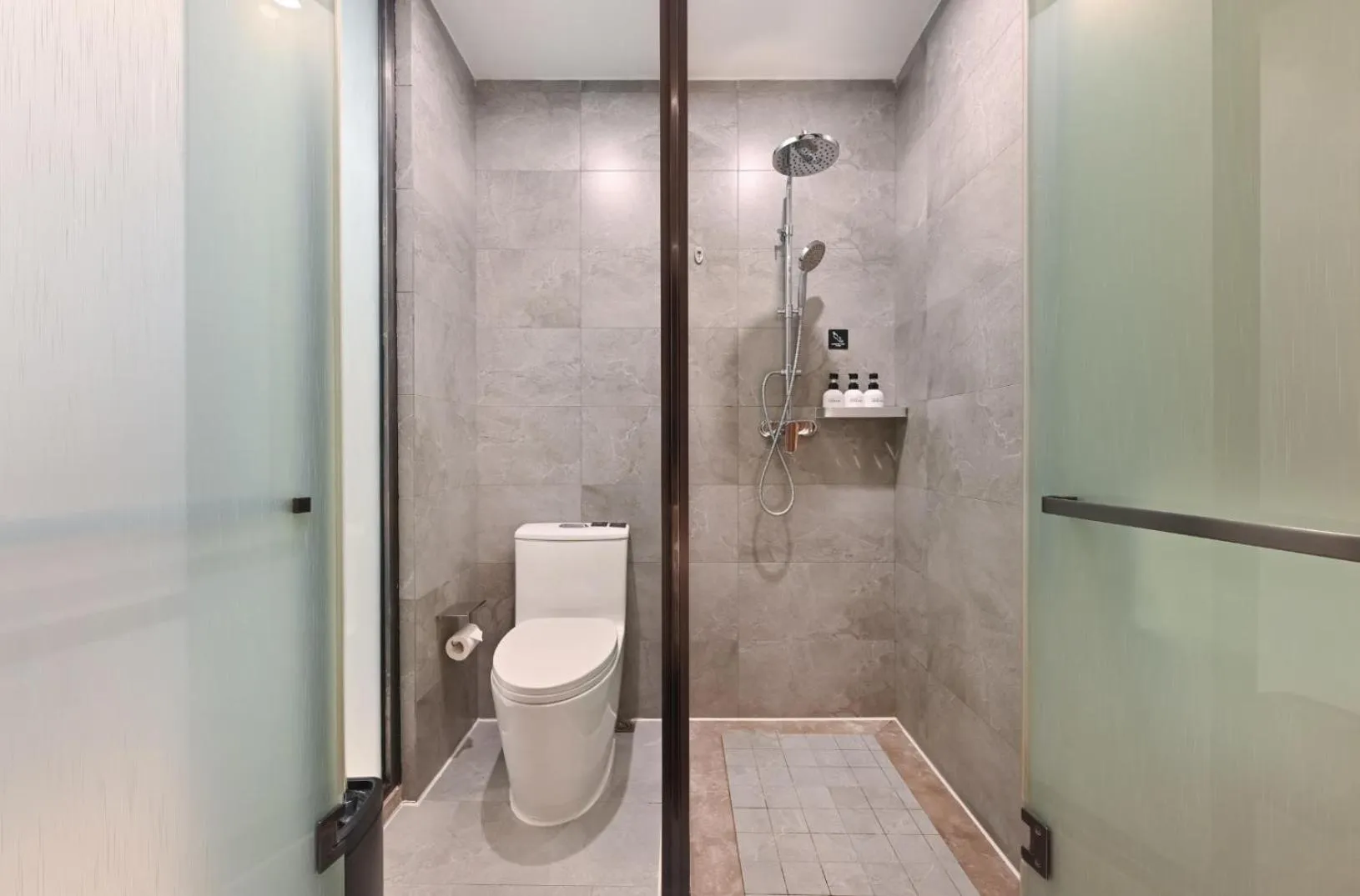 Shower in Atour X Hotel Beijing Sanlitun Agricultural Exhibition Hall