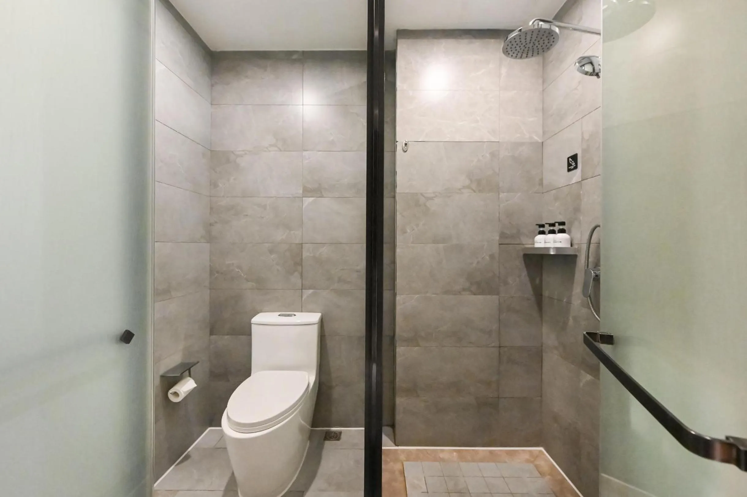 Shower in Atour X Hotel Beijing Sanlitun Agricultural Exhibition Hall