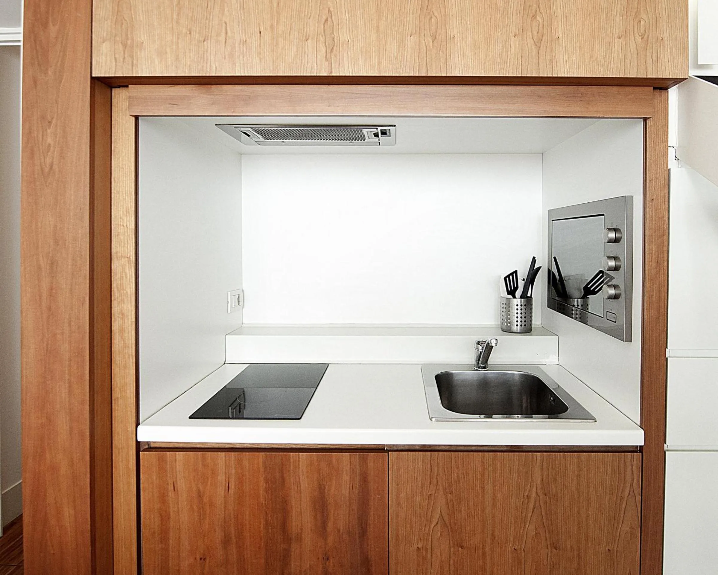 Kitchen or kitchenette in BB Hotels Aparthotel Desuite