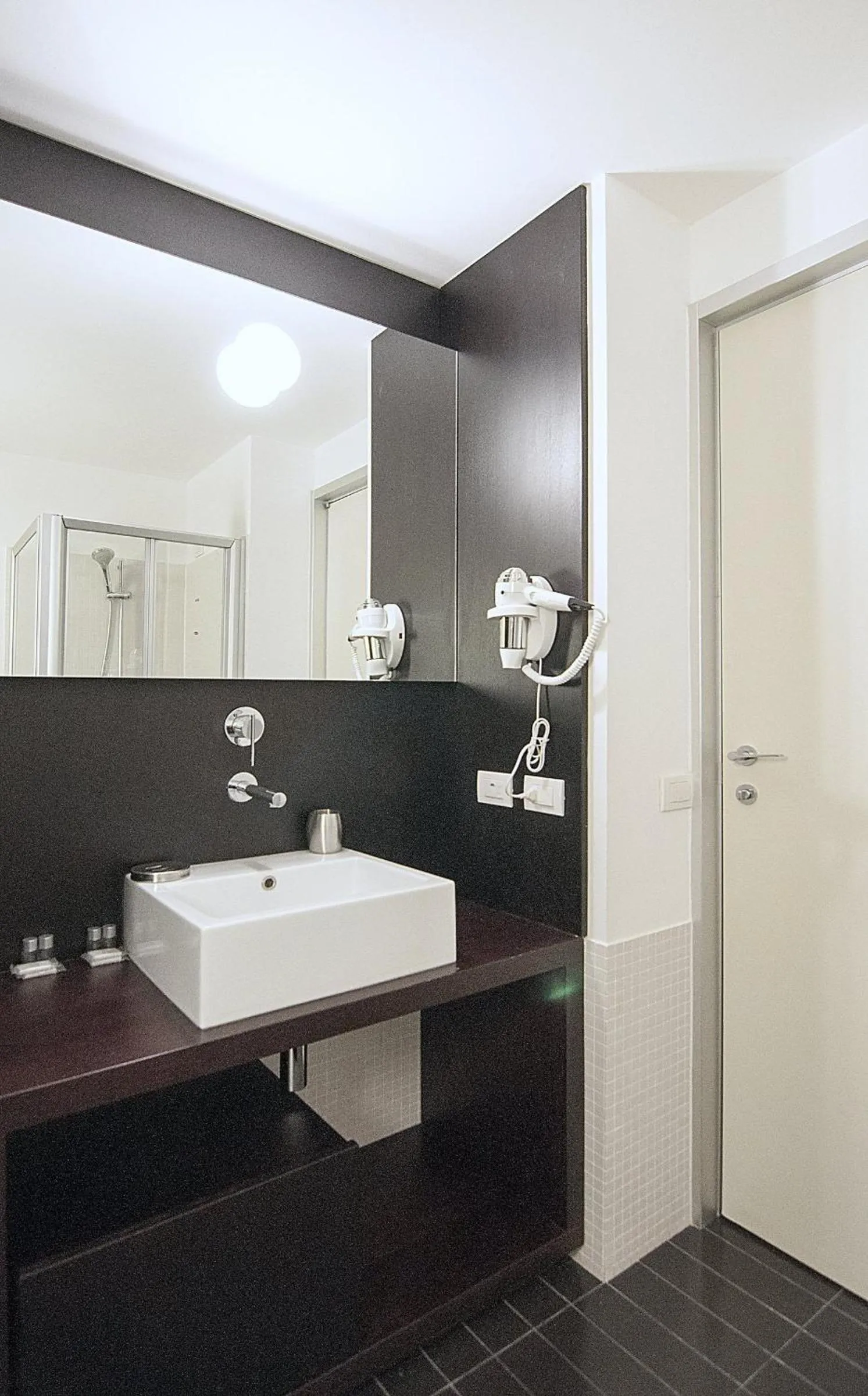 Bathroom in BB Hotels Aparthotel Desuite
