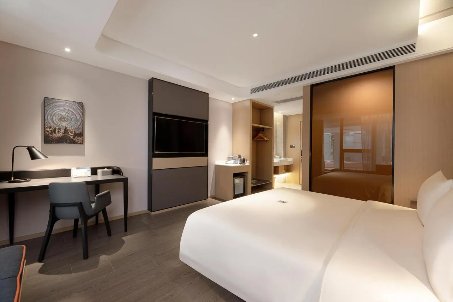 Photo of the whole room, Bed in Atour S Hotel Xinghai Square