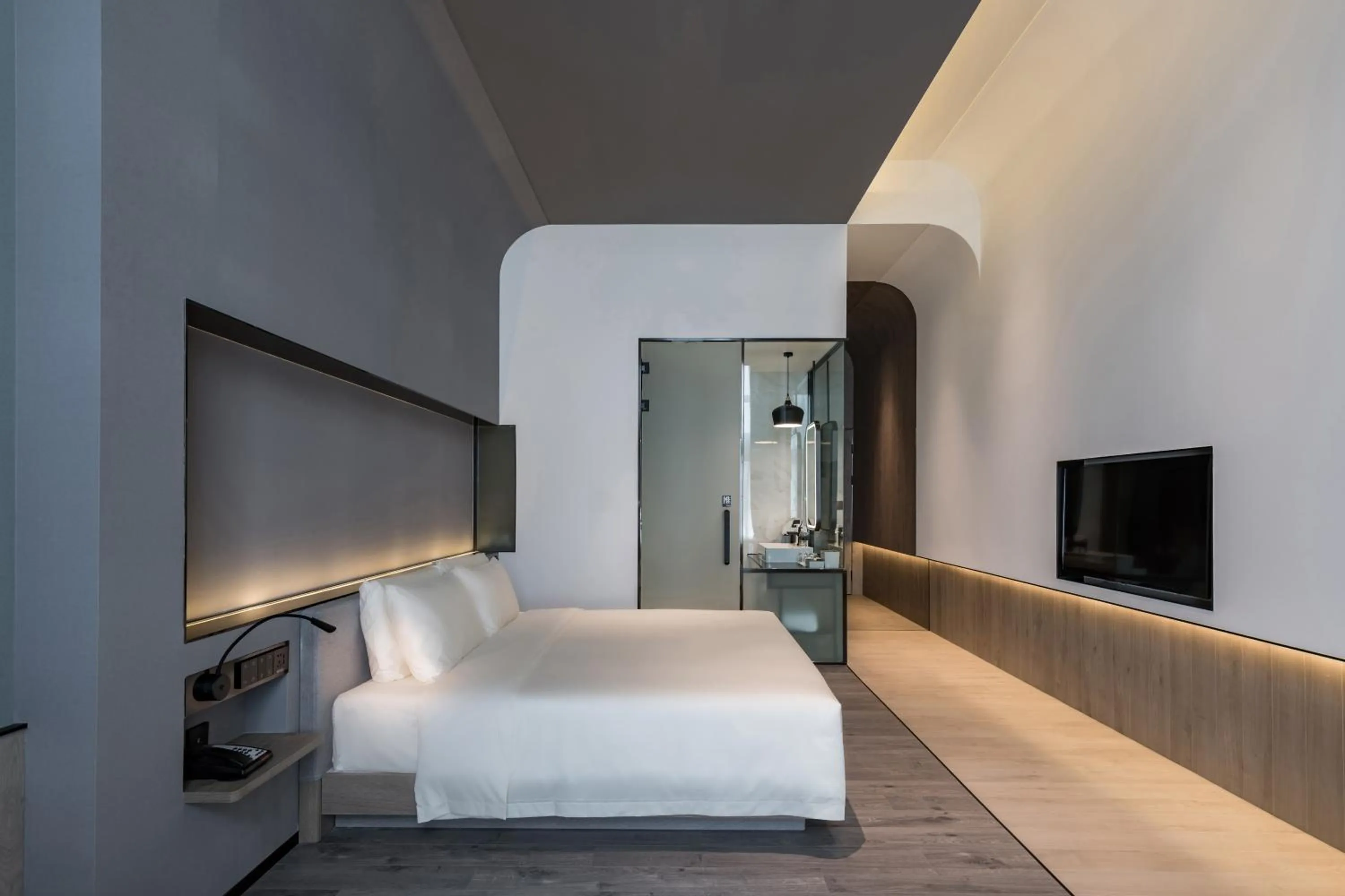 Photo of the whole room, Bed in Atour S Hotel Shanghai Hongqiao Center Aegean-Late night Congee