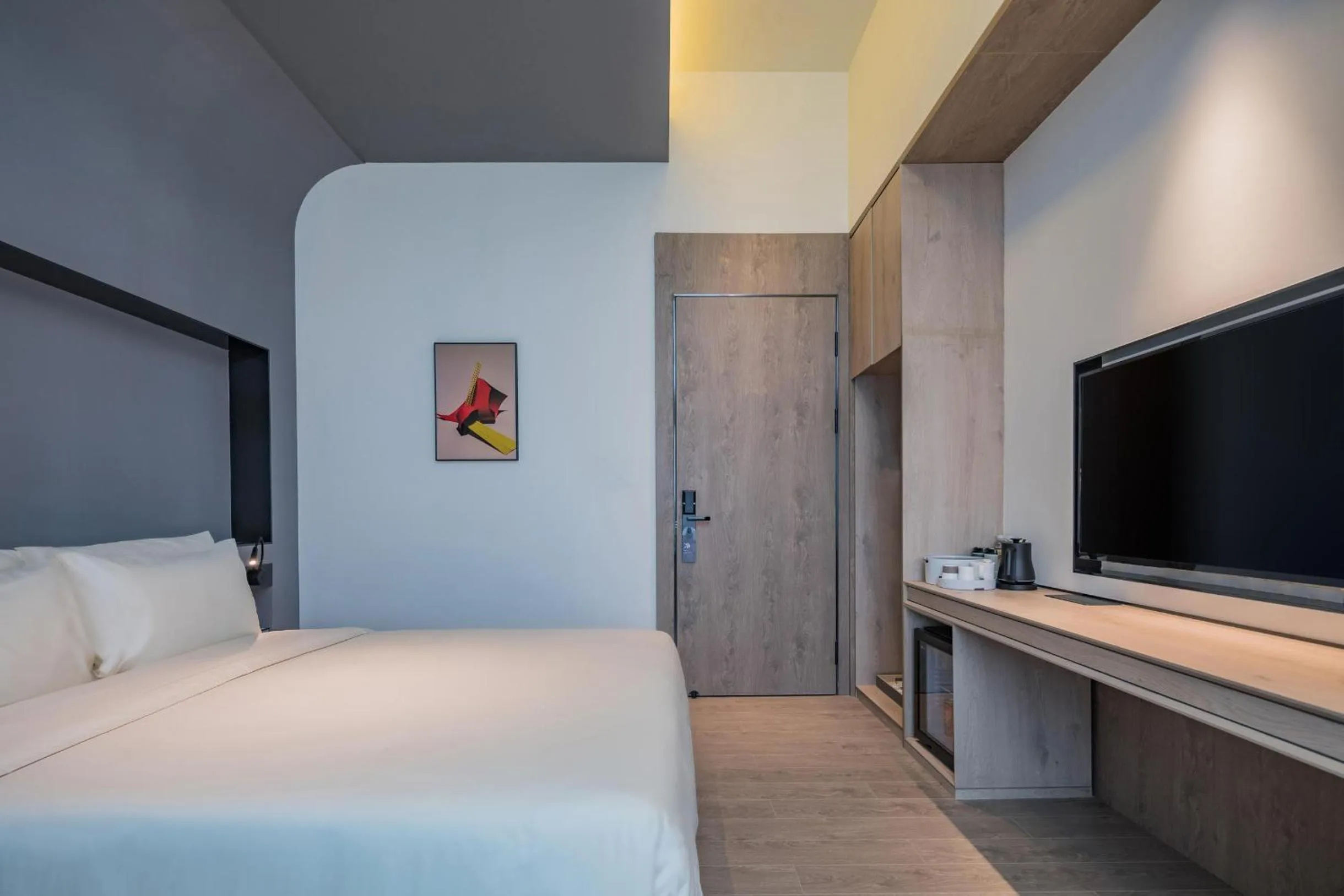 Photo of the whole room, Bed in Atour S Hotel Shanghai Hongqiao Center Aegean-Late night Congee