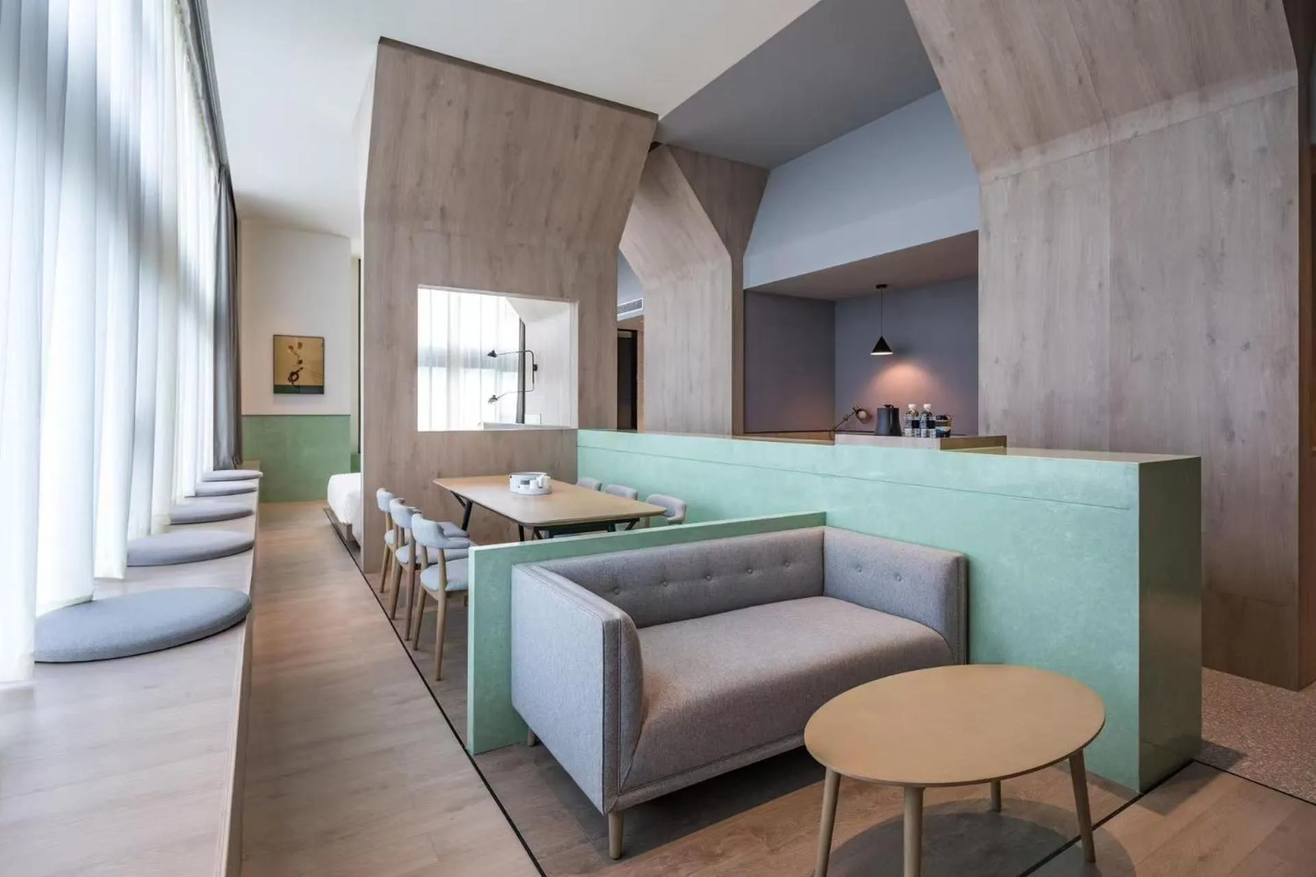 Living room in Atour S Hotel Shanghai Hongqiao Center Aegean-Late night Congee