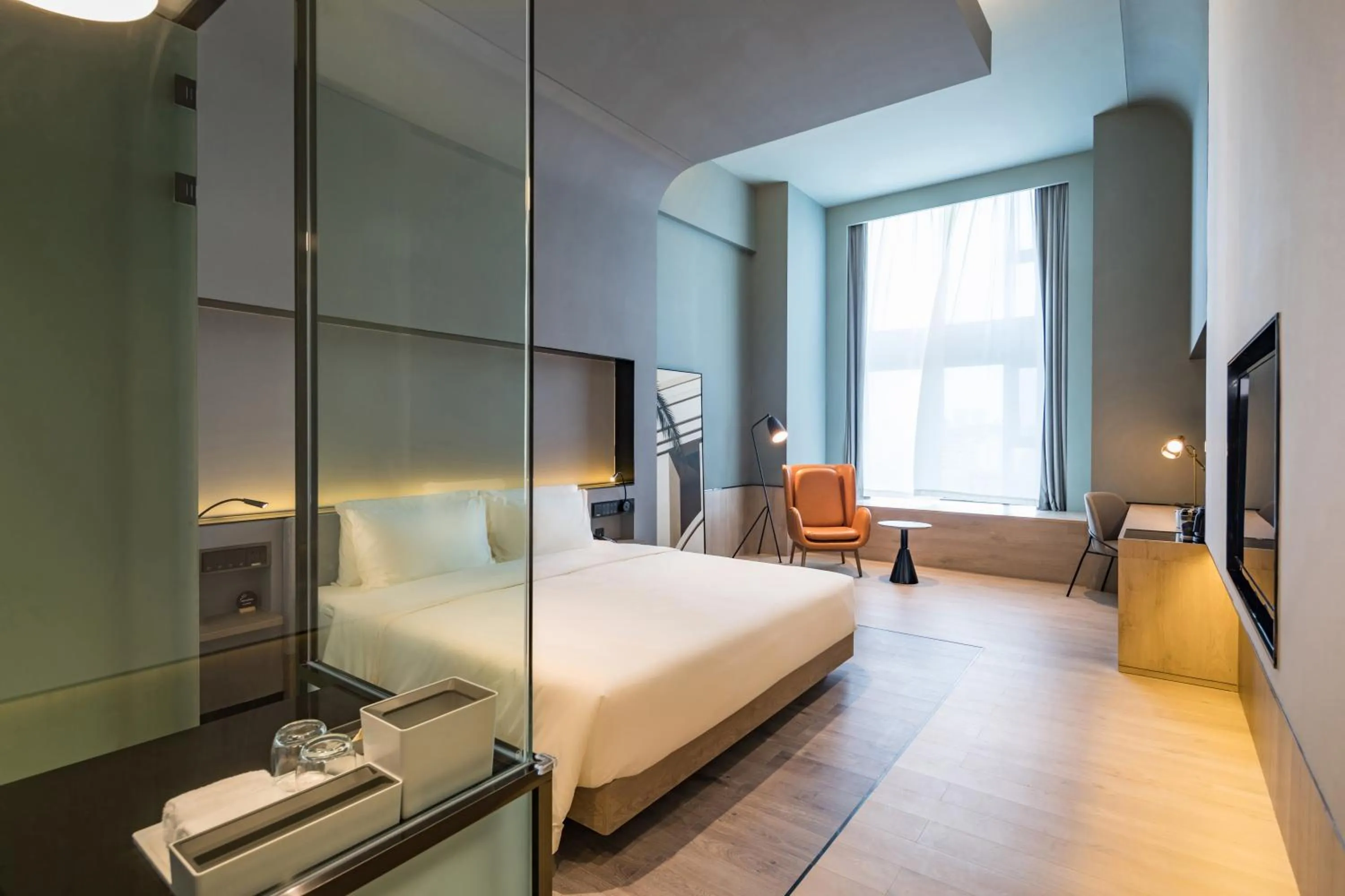 Photo of the whole room, Bed in Atour S Hotel Shanghai Hongqiao Center Aegean-Late night Congee