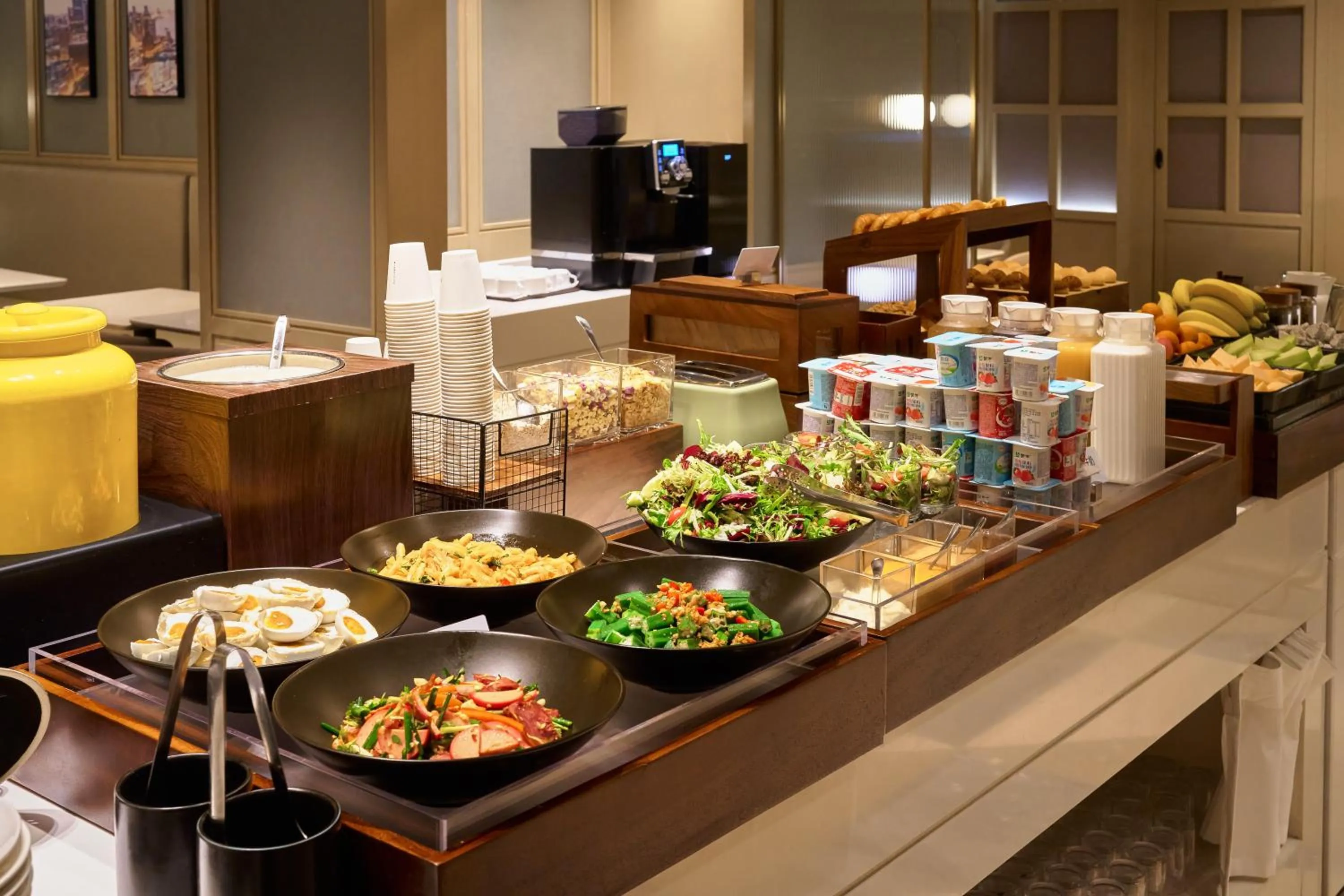 Breakfast in Atour Hotel Nanjing East Road, The Bund-Self-service free laundry-Free Night Snacks