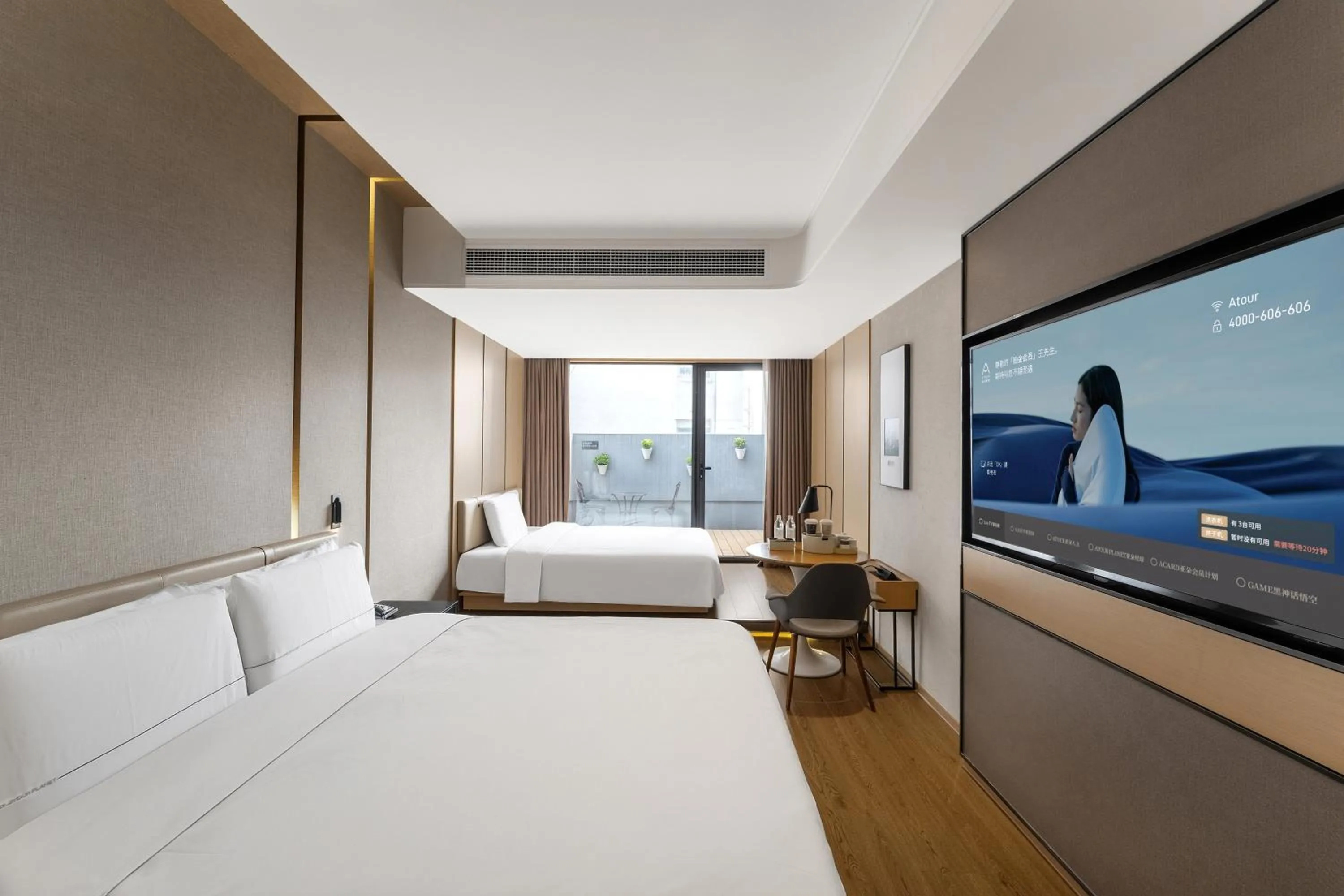 Photo of the whole room, Bed in Atour Hotel Nanjing East Road, The Bund-Self-service free laundry-Free Night Snacks