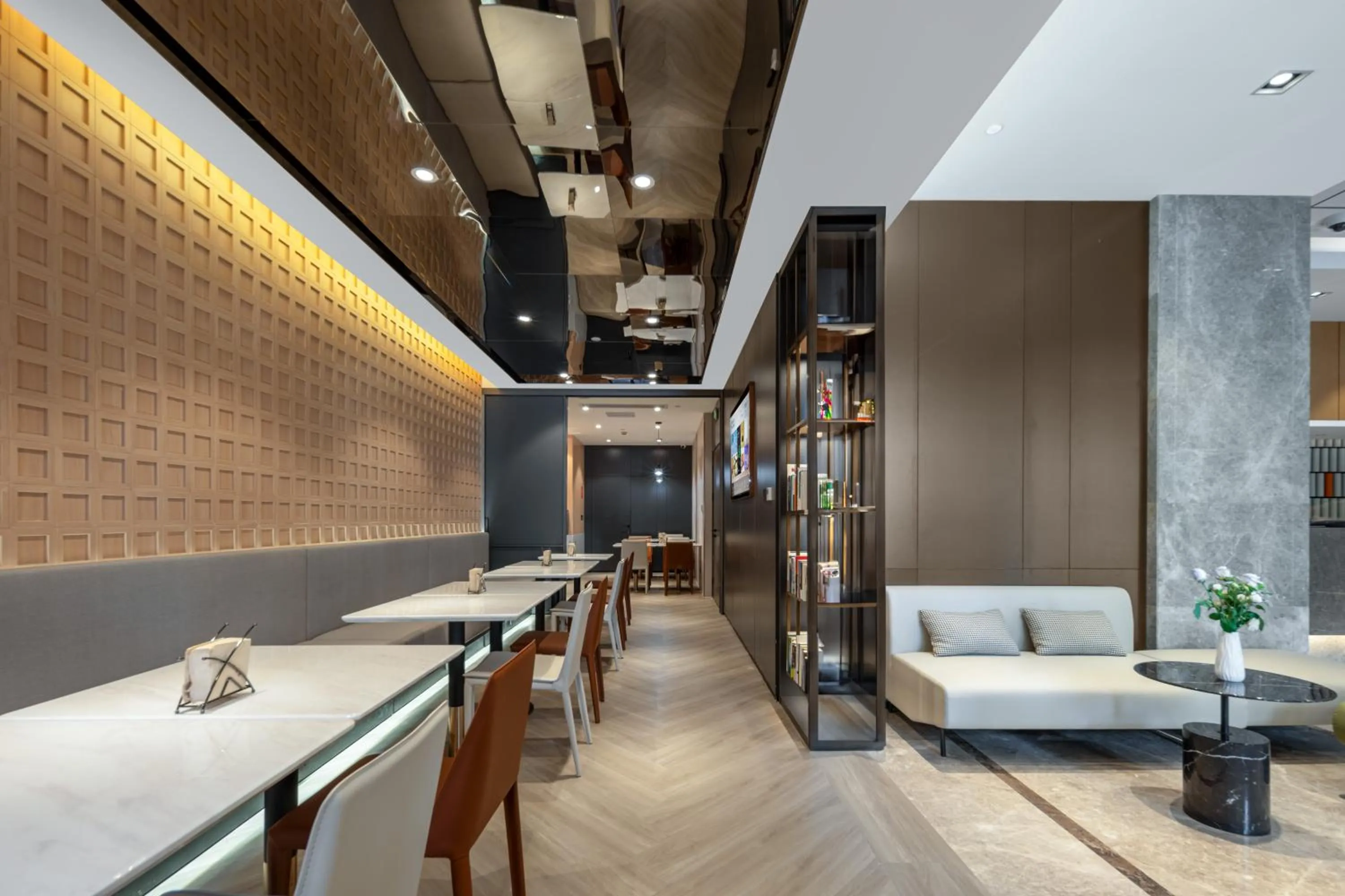 Restaurant/places to eat in Atour X Hotel Shanghai Lujiazui Binjiang Avenue